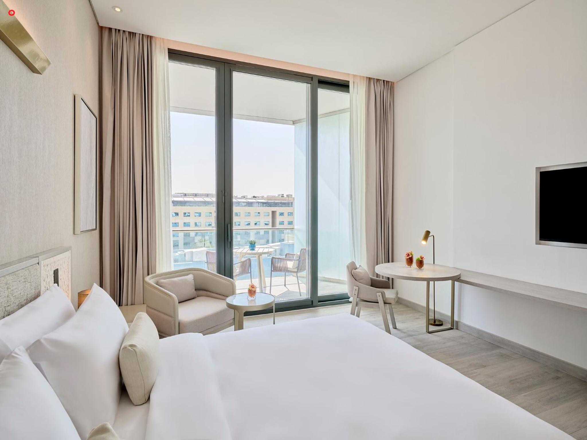 Deluxe King Room with Balcony - Furnished - Photo 1