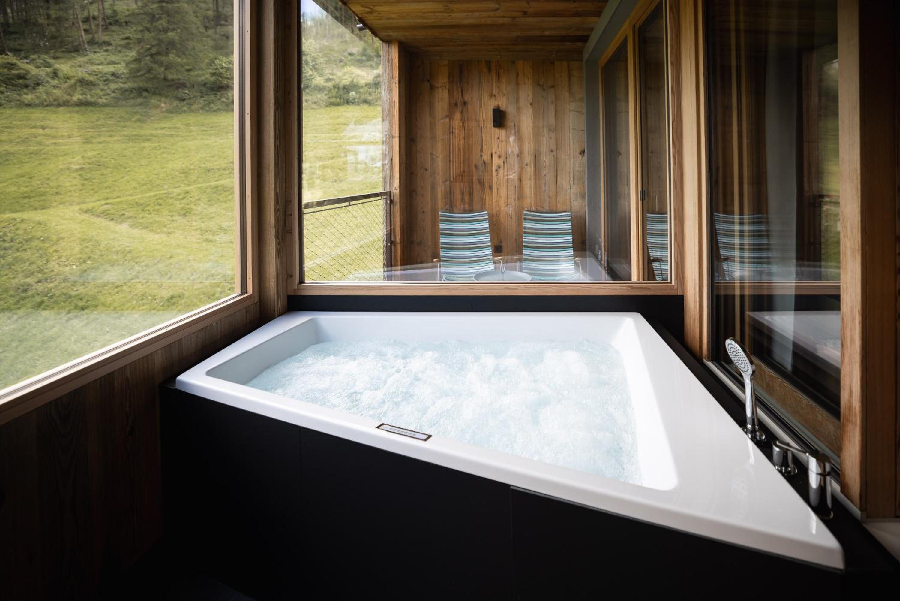 Deluxe Suite with Spa Bath photo 3