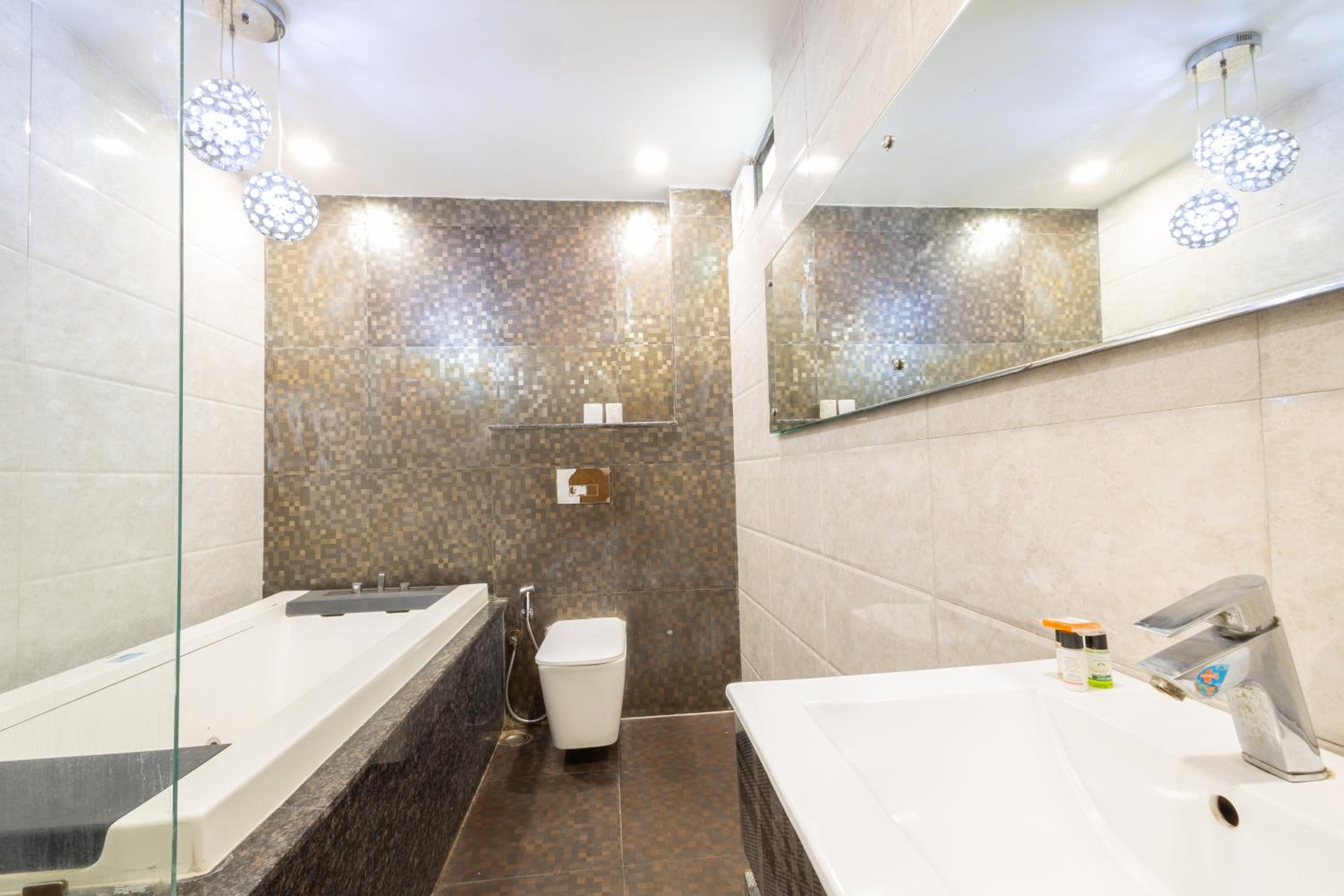 Superior King Suite photo 3