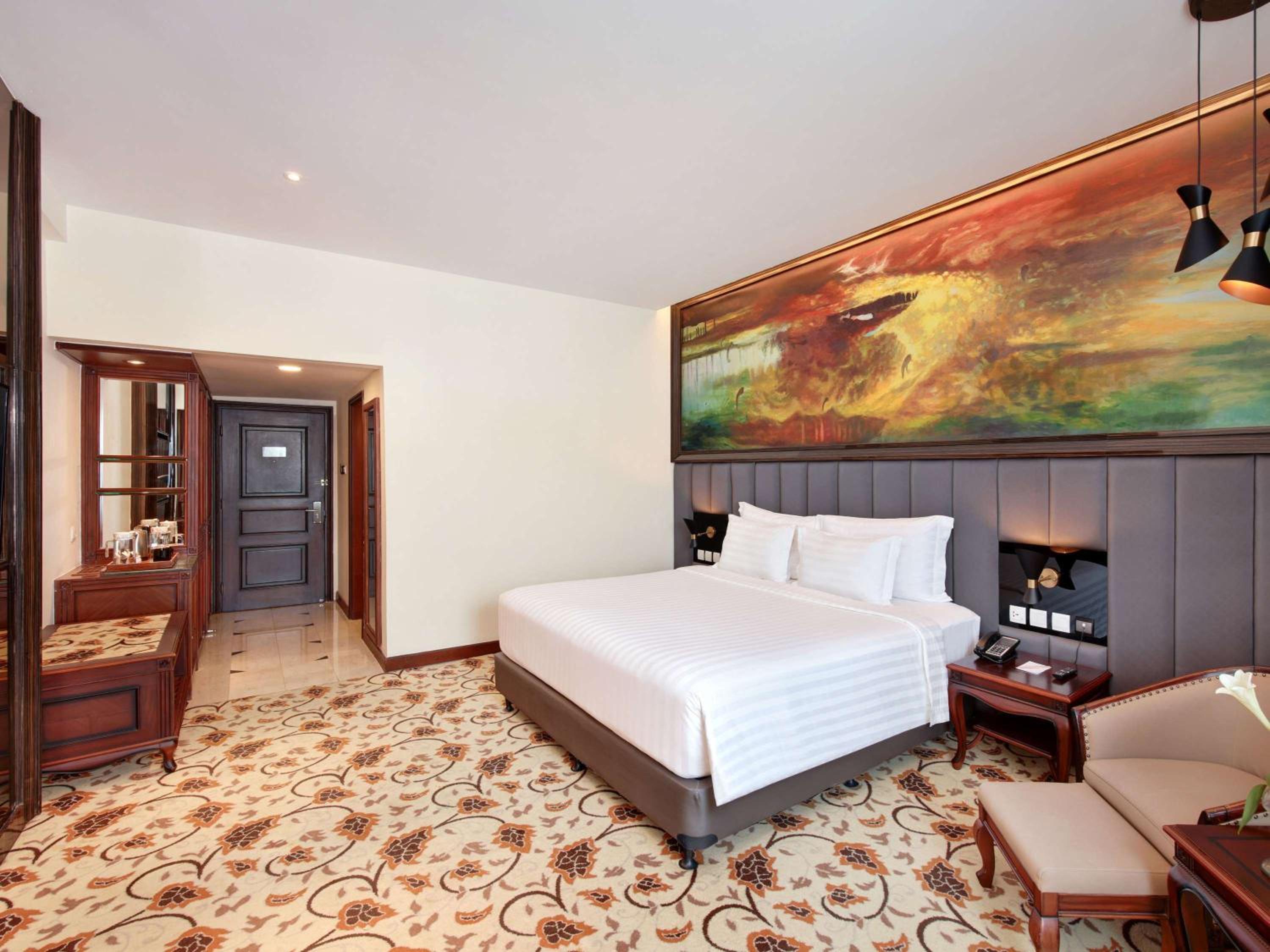 Deluxe King Room - Photo 8