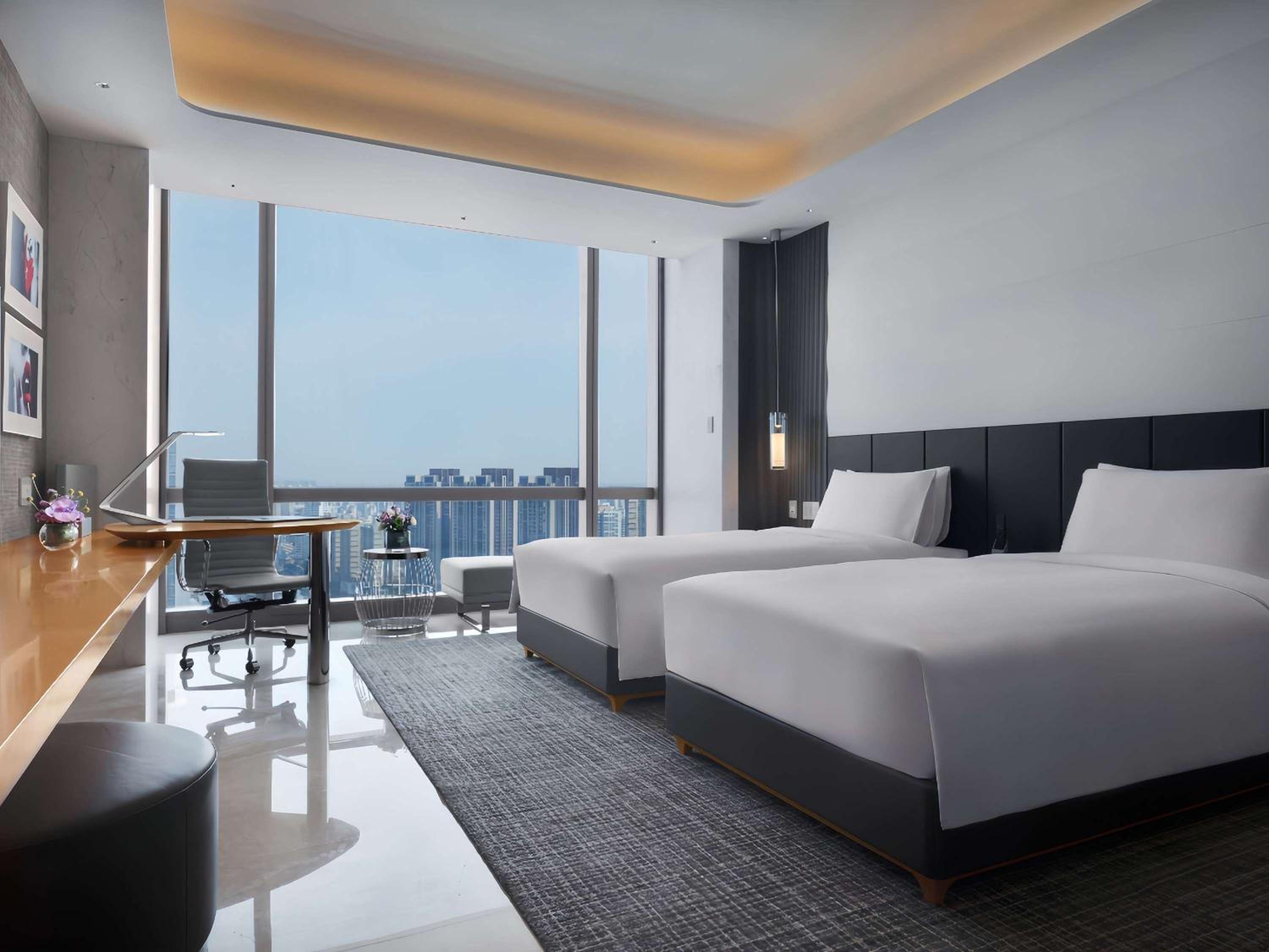 Luxury Club Room, Twin Beds, City View - Photo 3