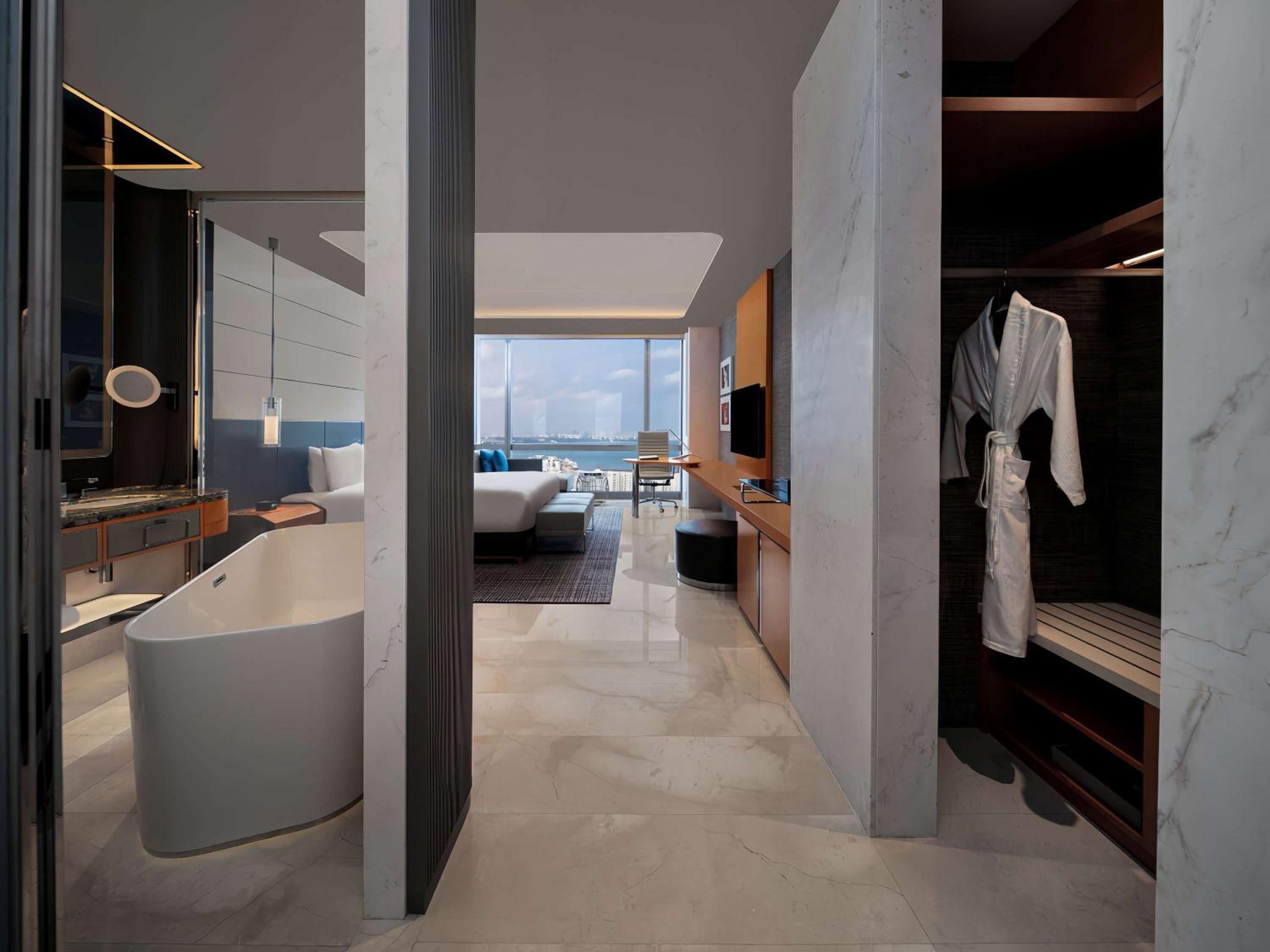 Luxury Room King Ocean View