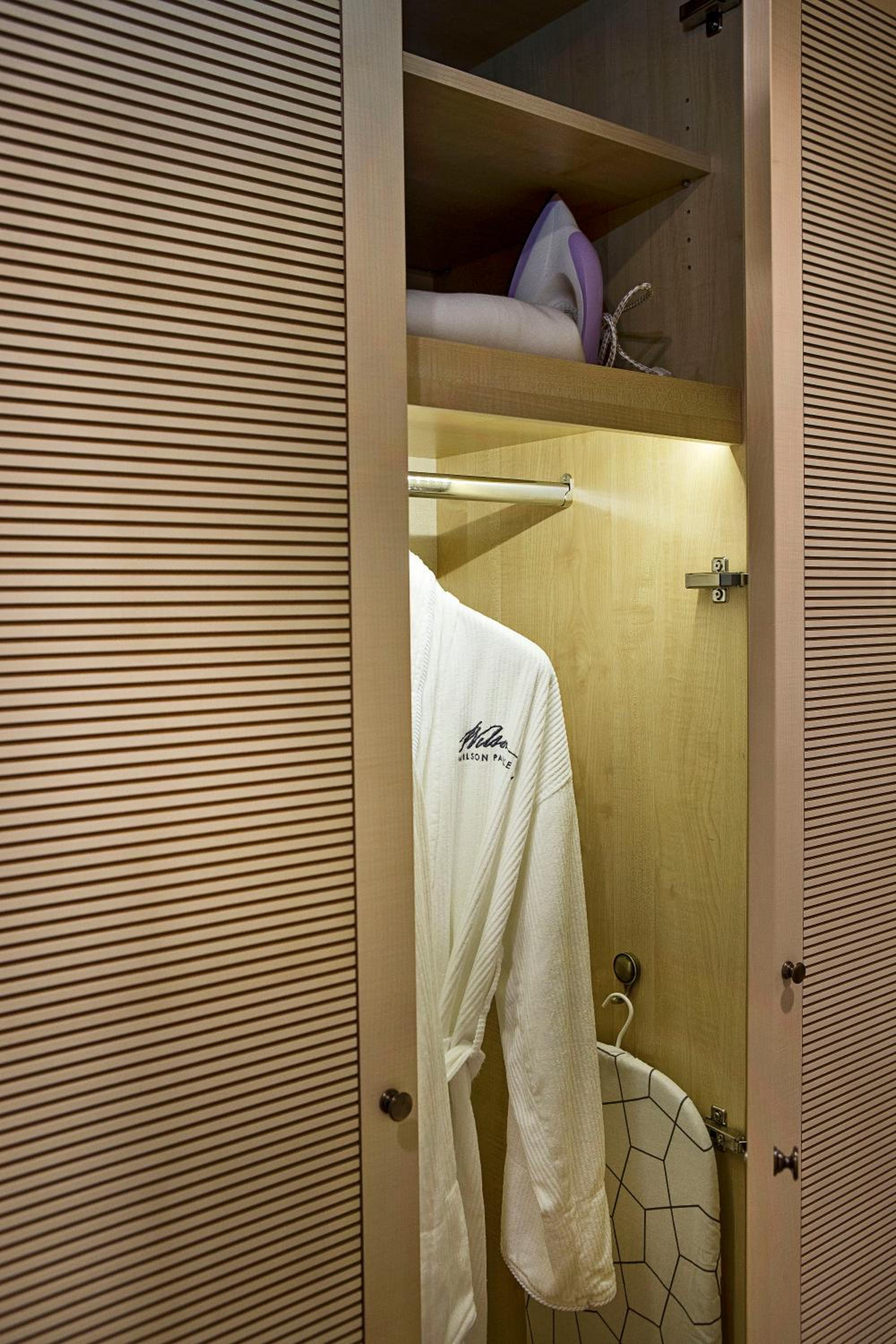 Wilson Junior Suite (Including Daily Refilled Free Mini Bar) photo 2