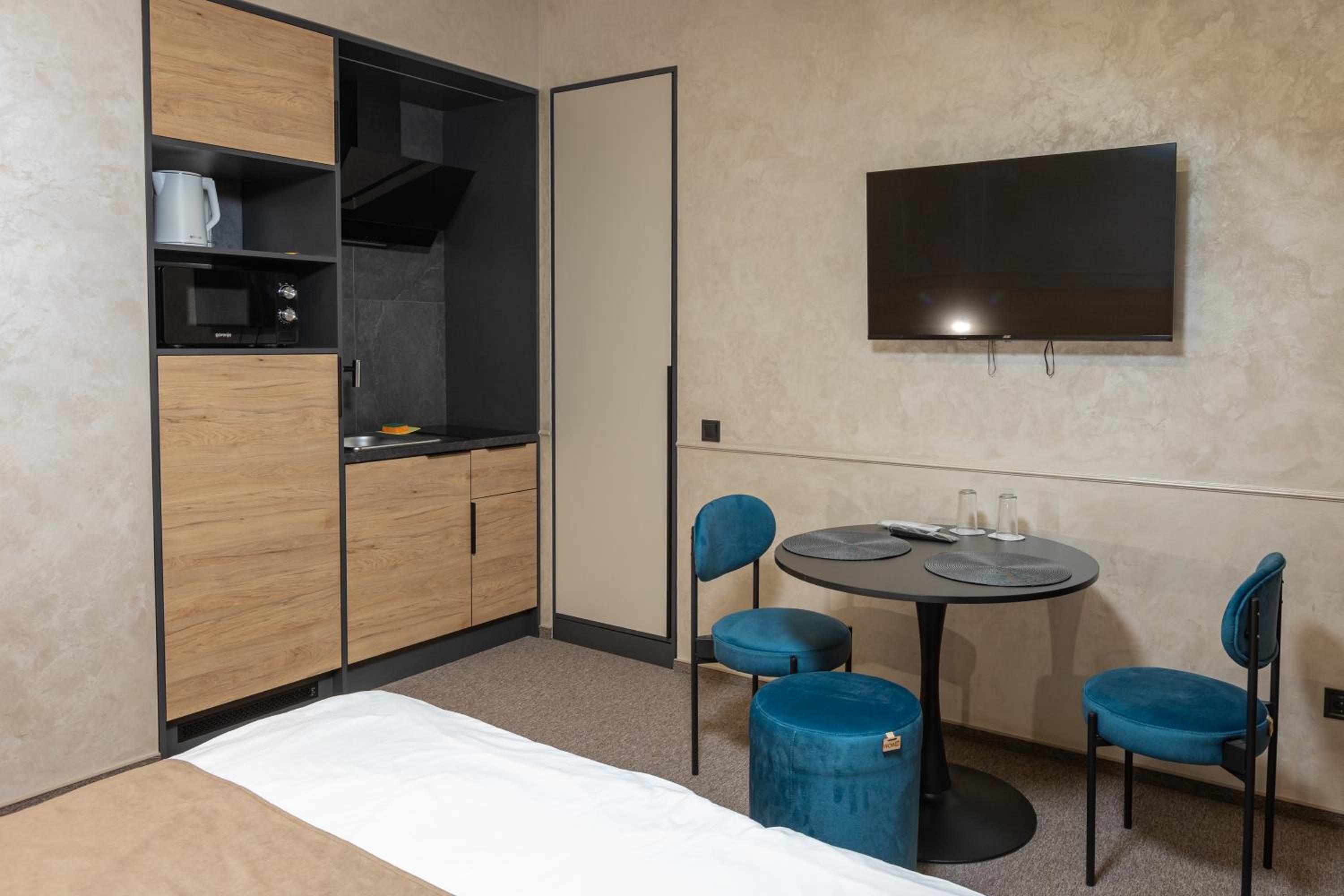 Studio Apartment with One Double Bed photo 1