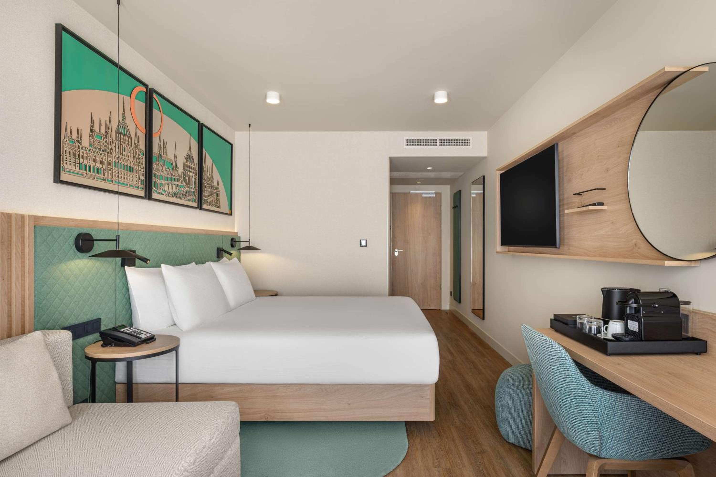 Deluxe King Room with Sofa Bed - Photo 3