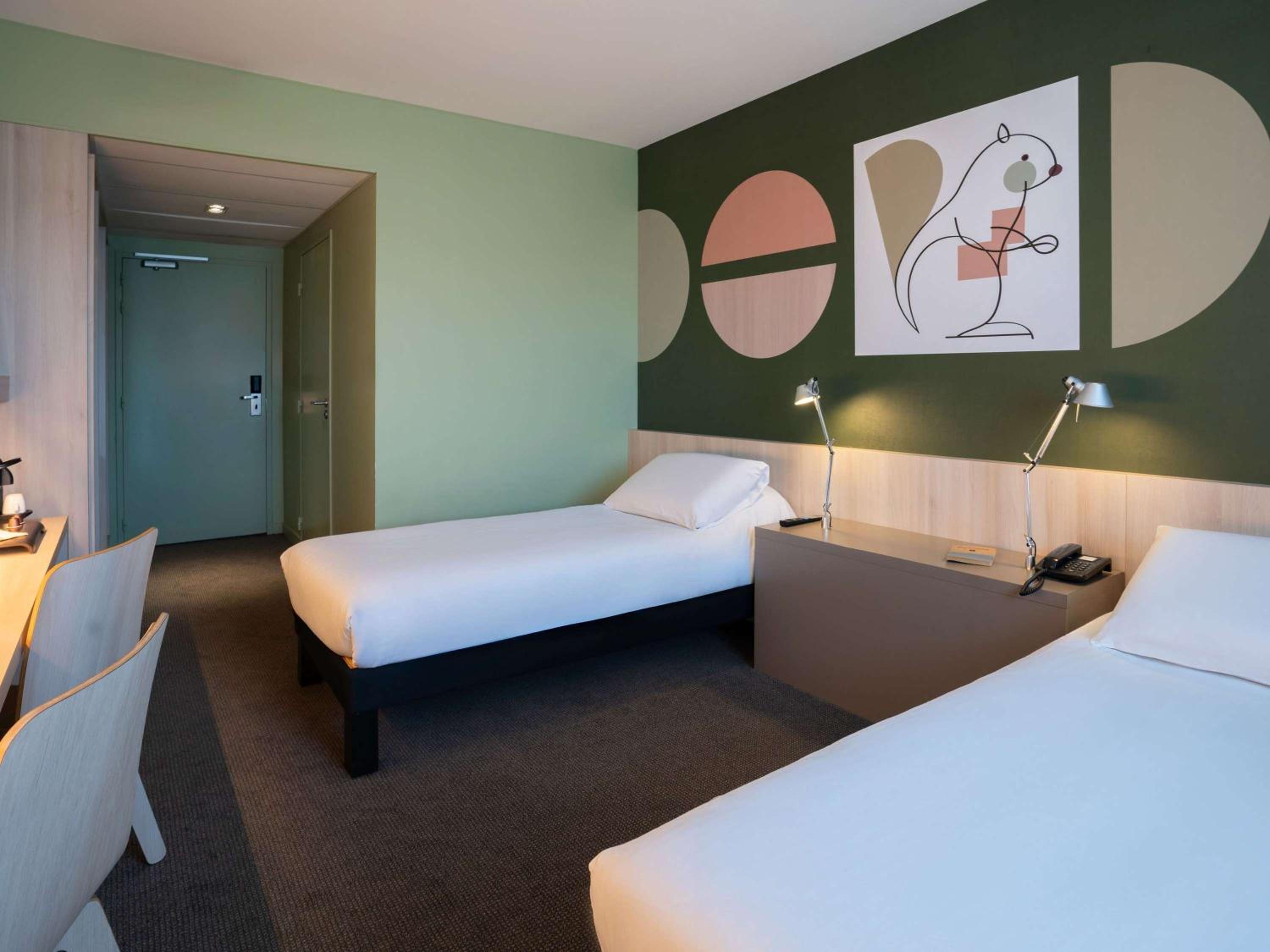 Standard Twin Room - Photo 9