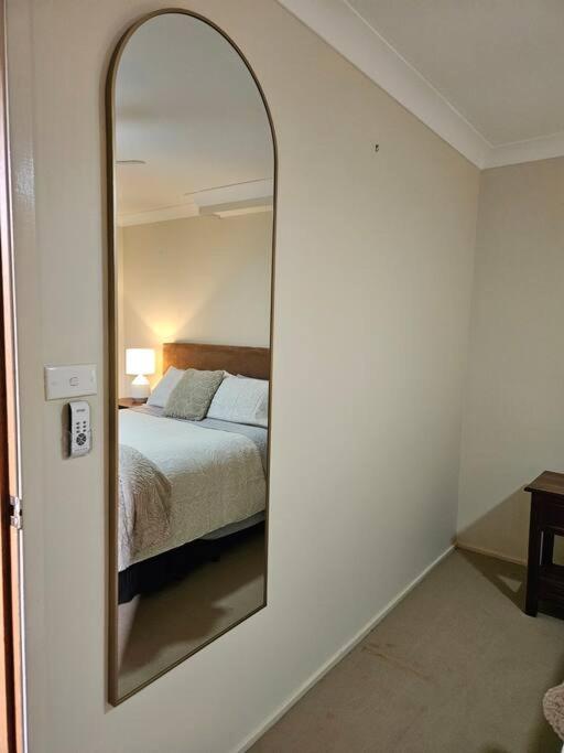 Six-Bedroom House photo 3