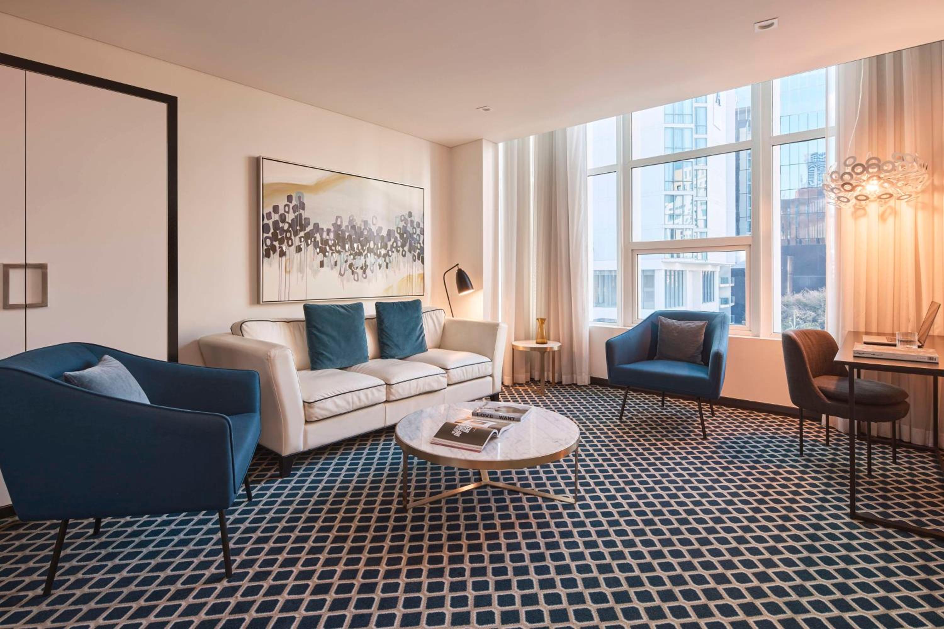 Suite with City View - Photo 7