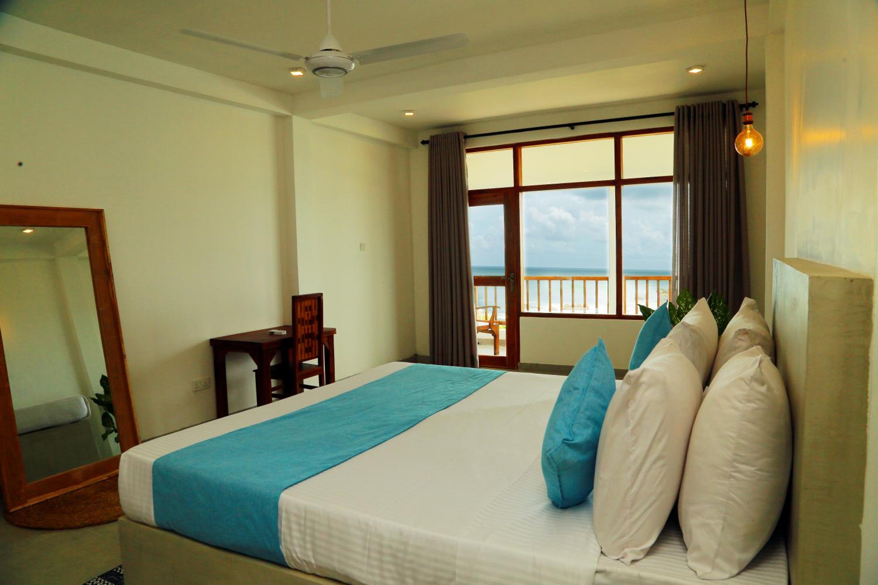 Queen Room with Sea View photo 3