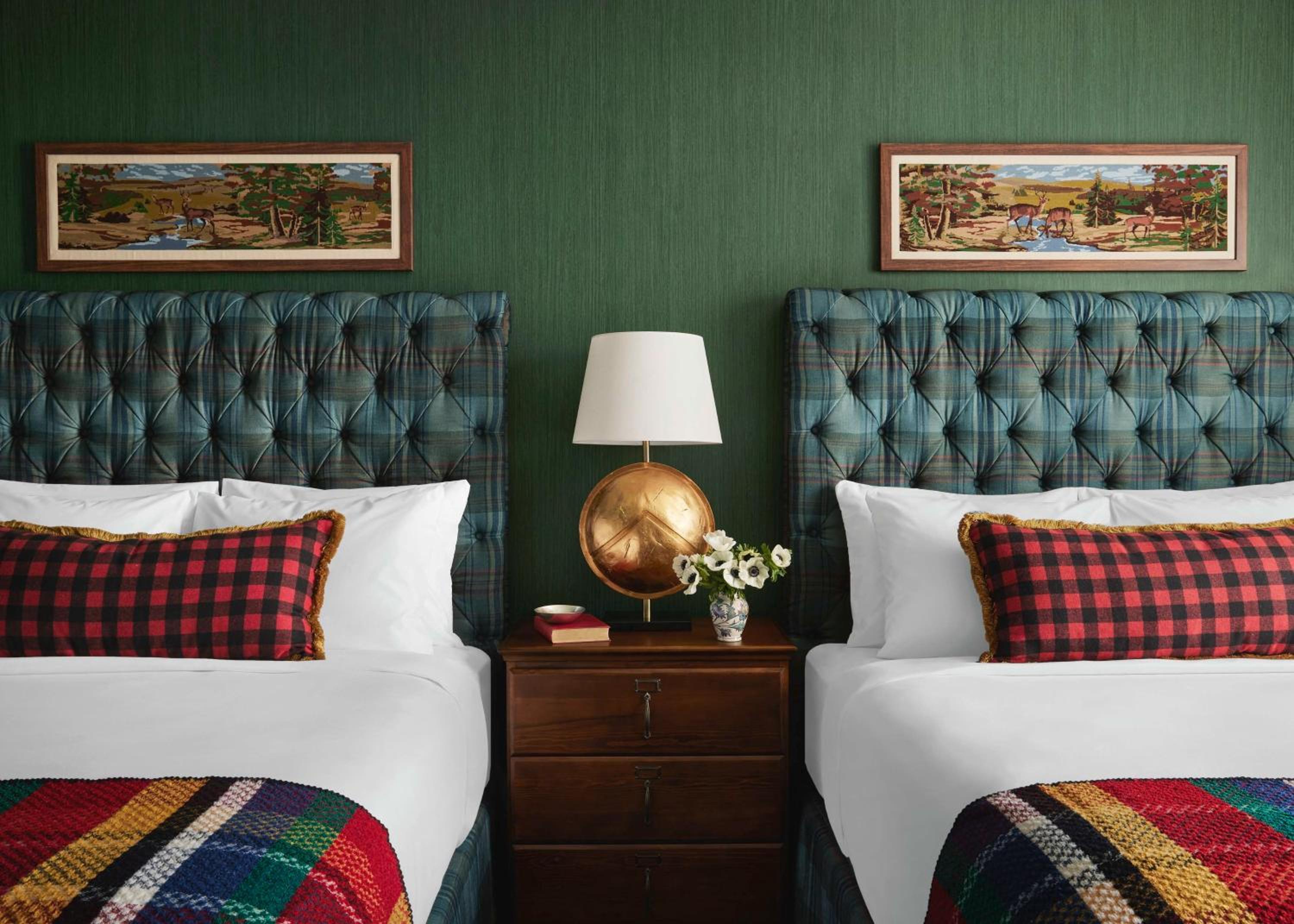 Graduate Queen Room with Two Queen Beds and Bath Tub - Mobility Accessible - Photo 3