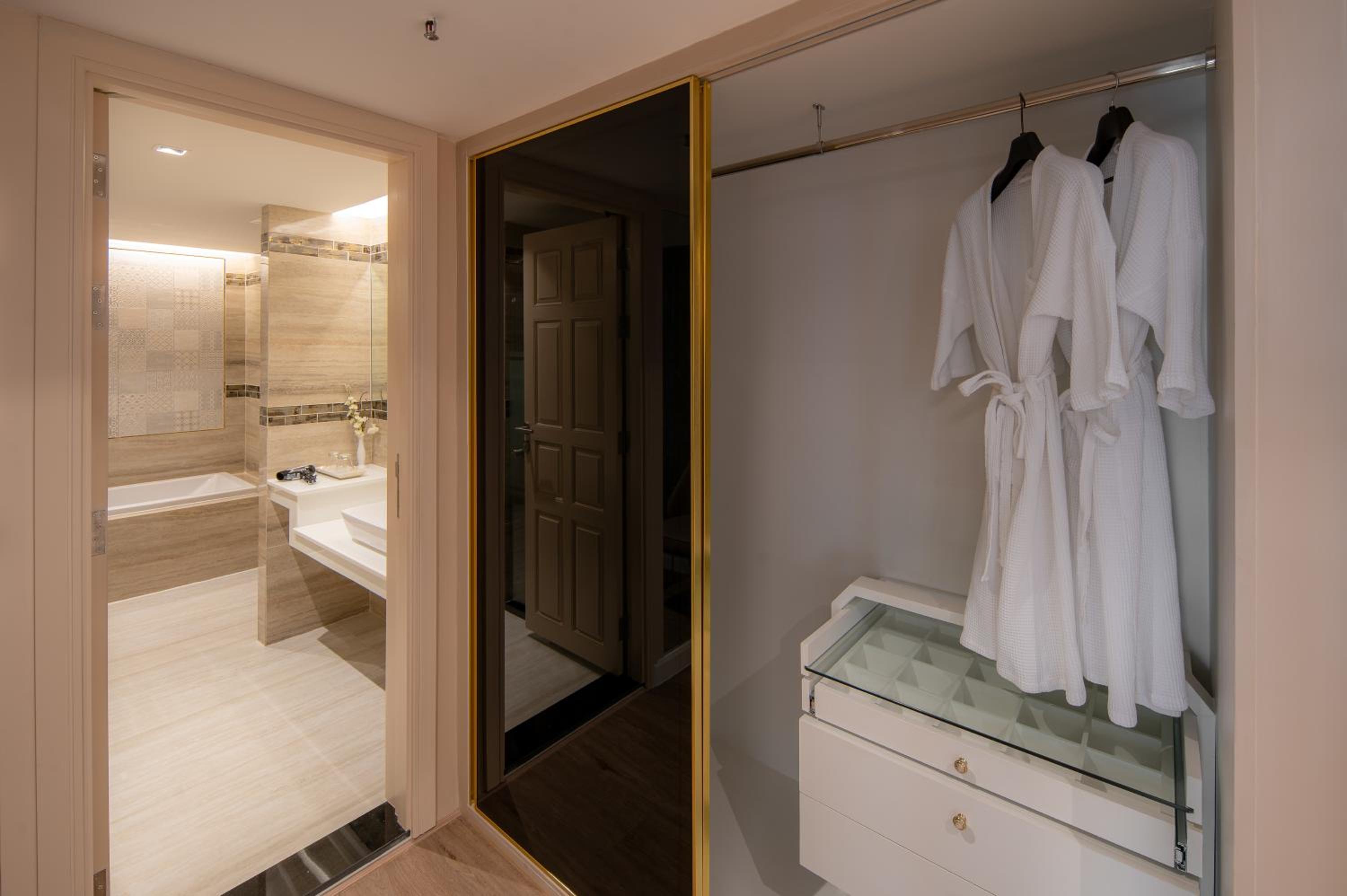 Suite with City View photo 2