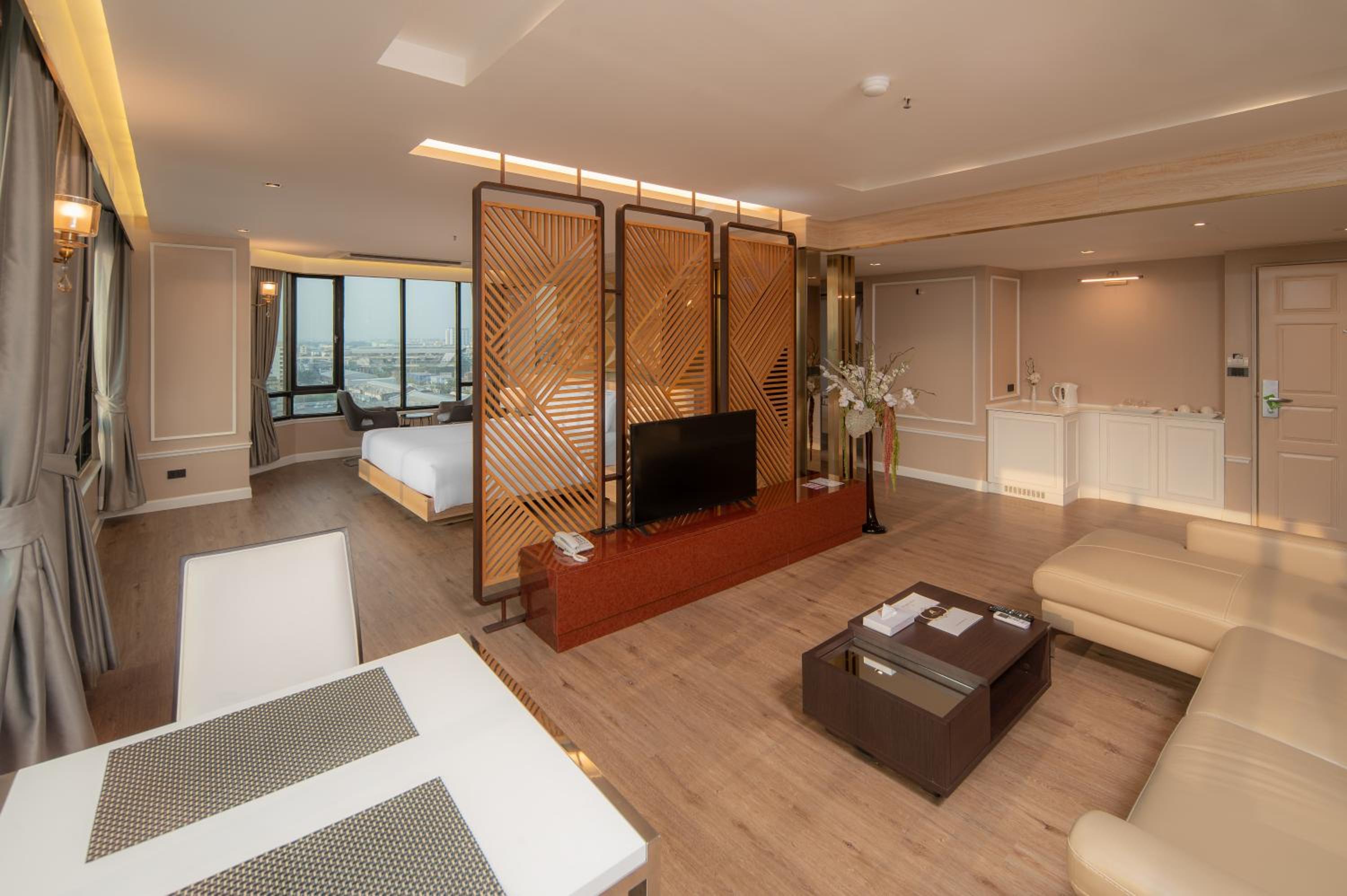 Suite with City View photo 3