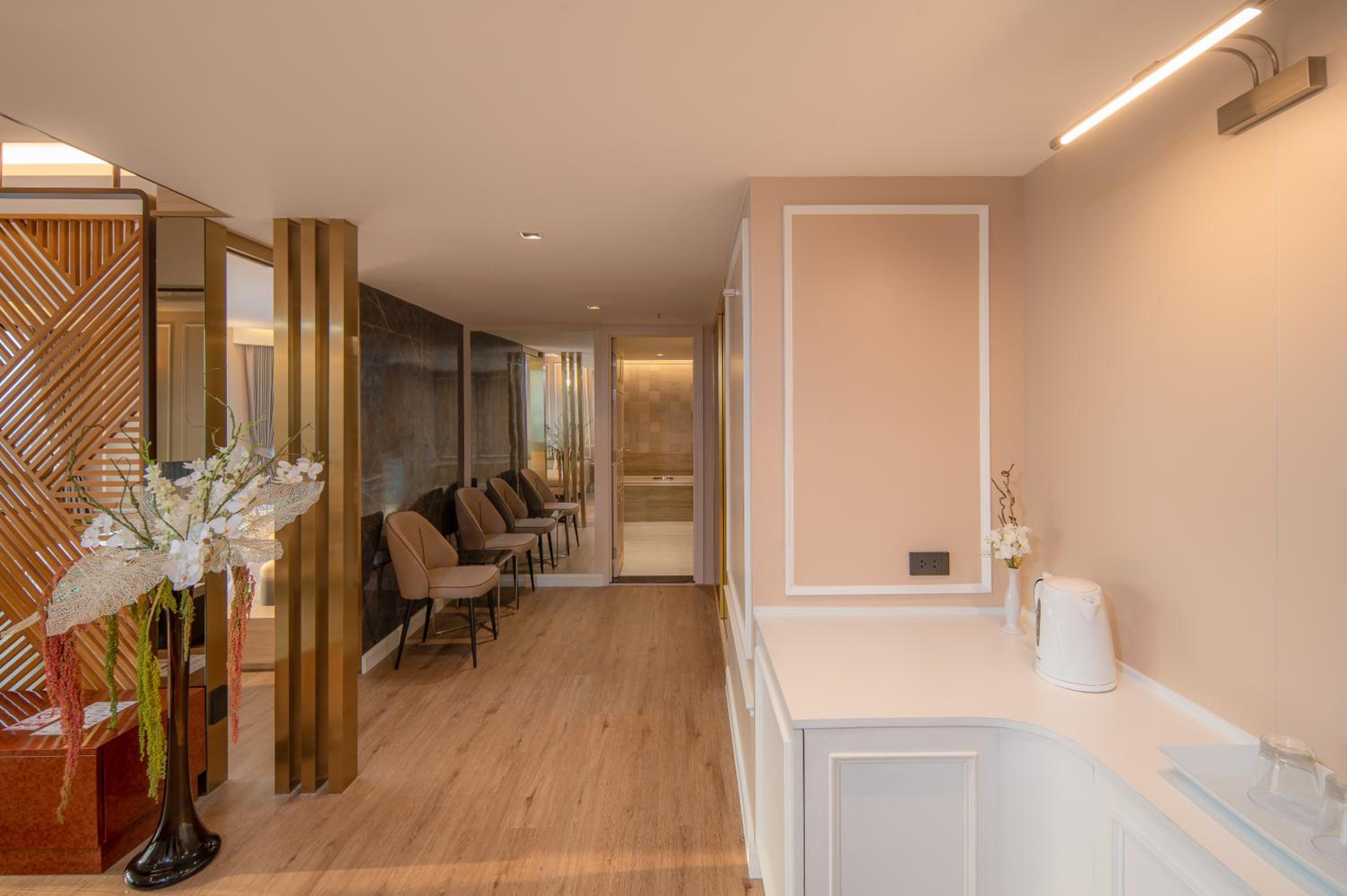 Suite with City View photo 3