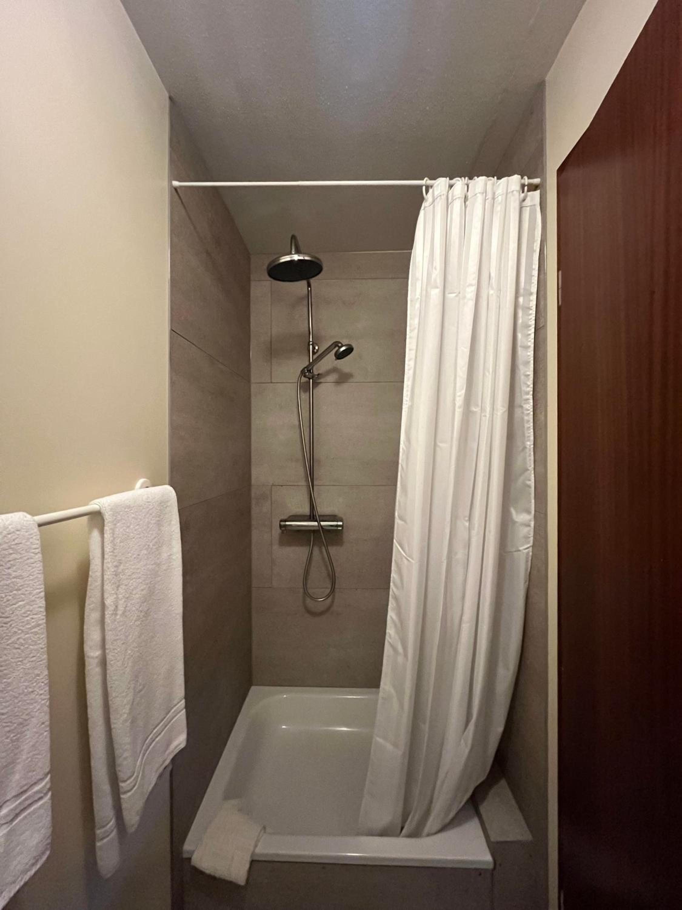 Single Room with Bath photo 2