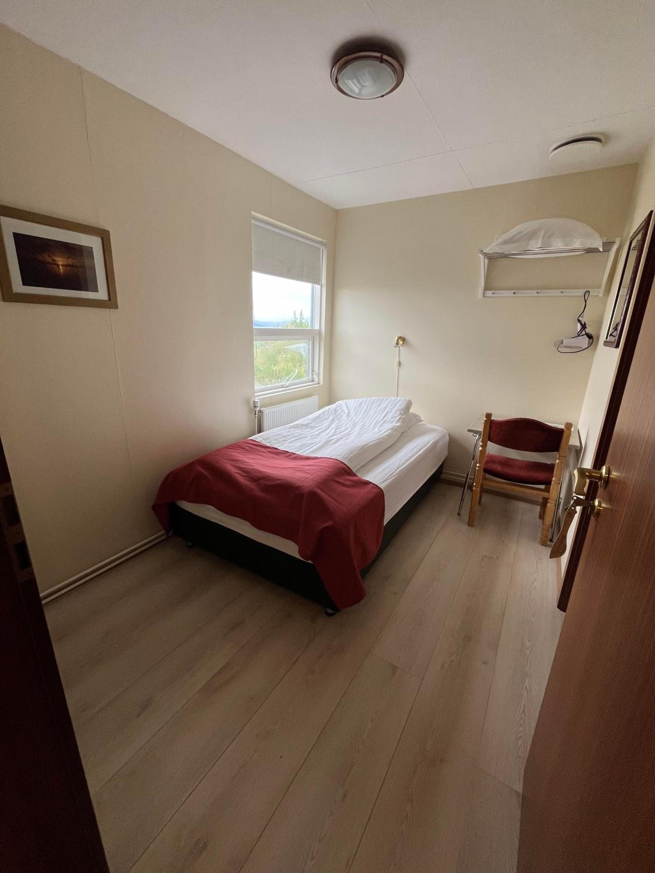 Single Room with Bath photo 1