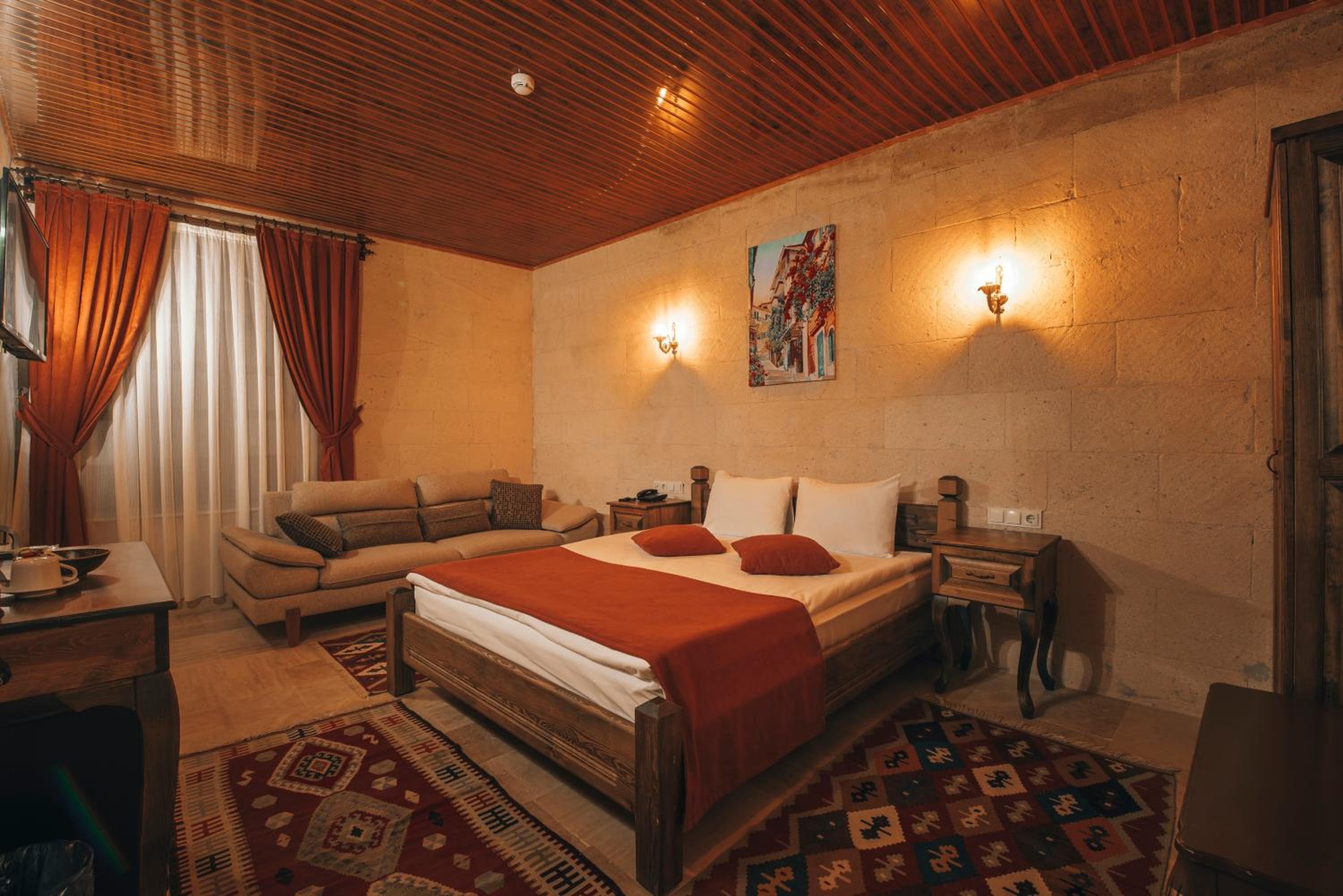 Queen Room photo 1