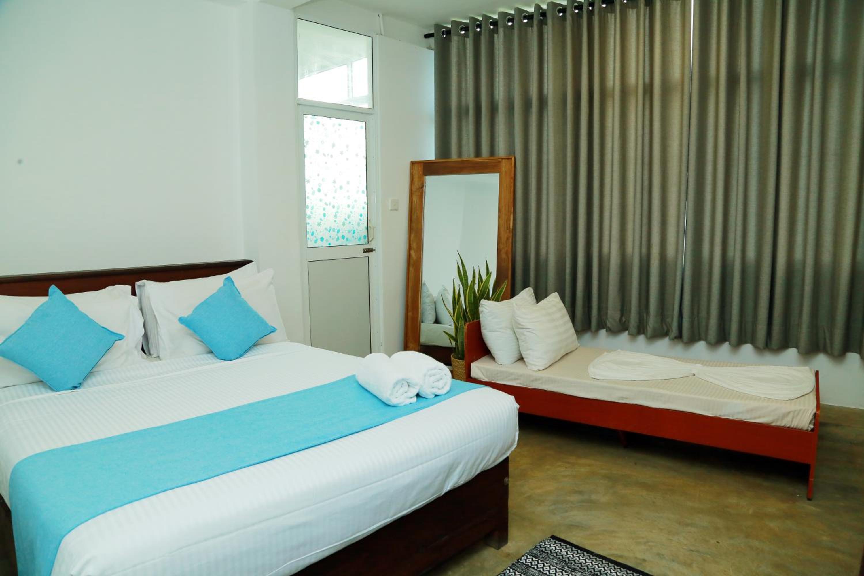 Economy Triple Room photo 1