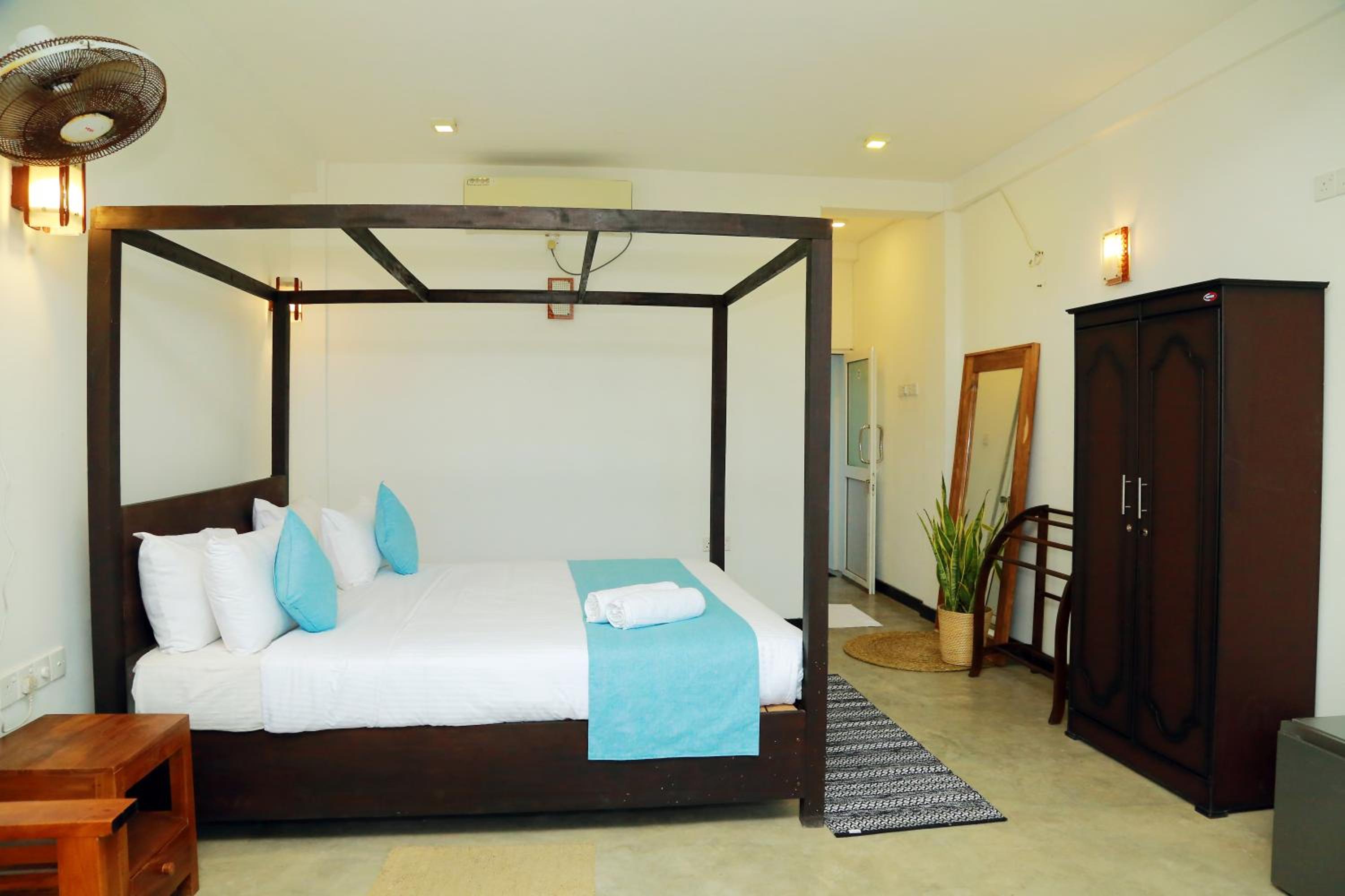 Deluxe Double Room with Balcony and Sea View photo 2