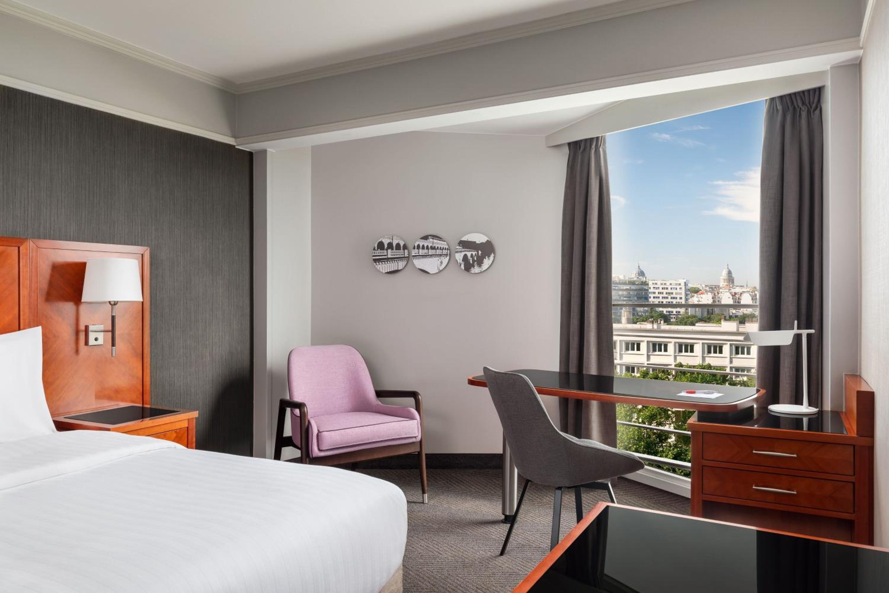 Executive King Room thumbnail 5