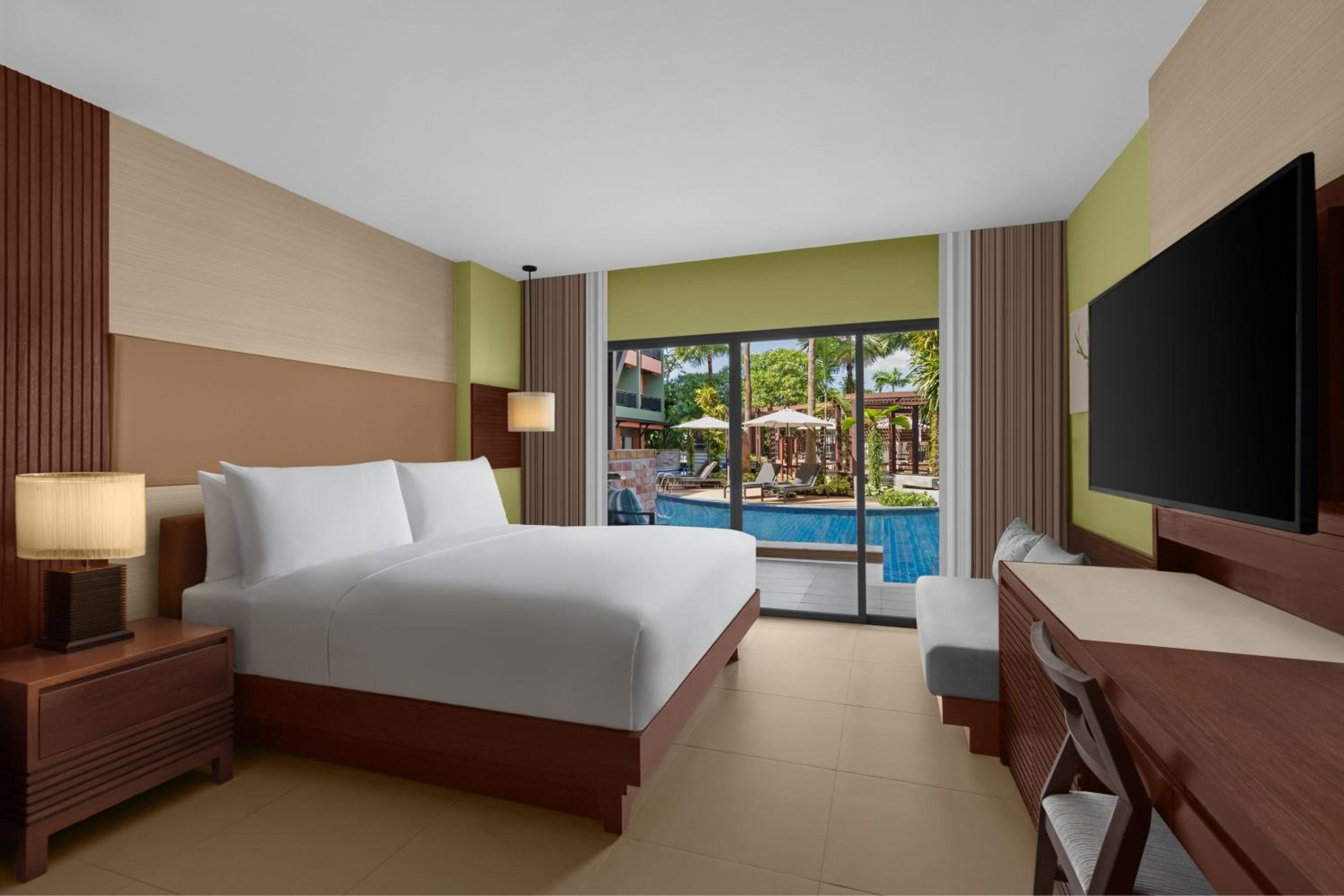 Premier Guest Room 1 King Pool Access - Photo 2