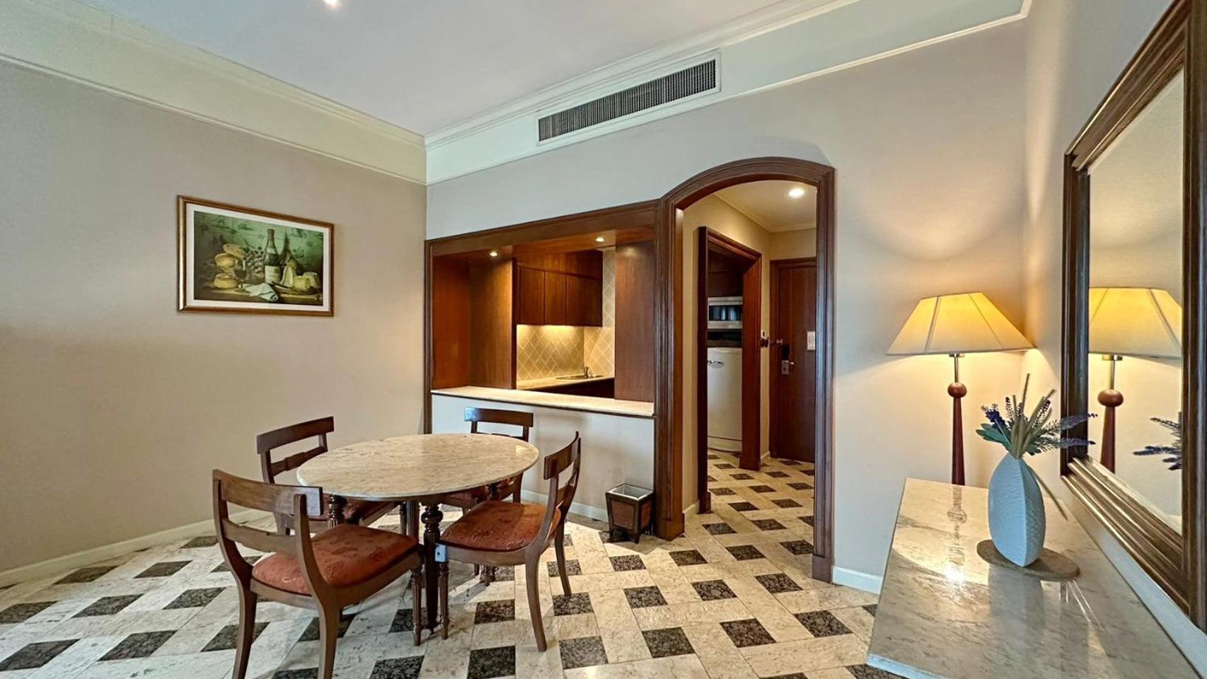 Davis Two-Bedroom Suite (Main Wing) photo 3