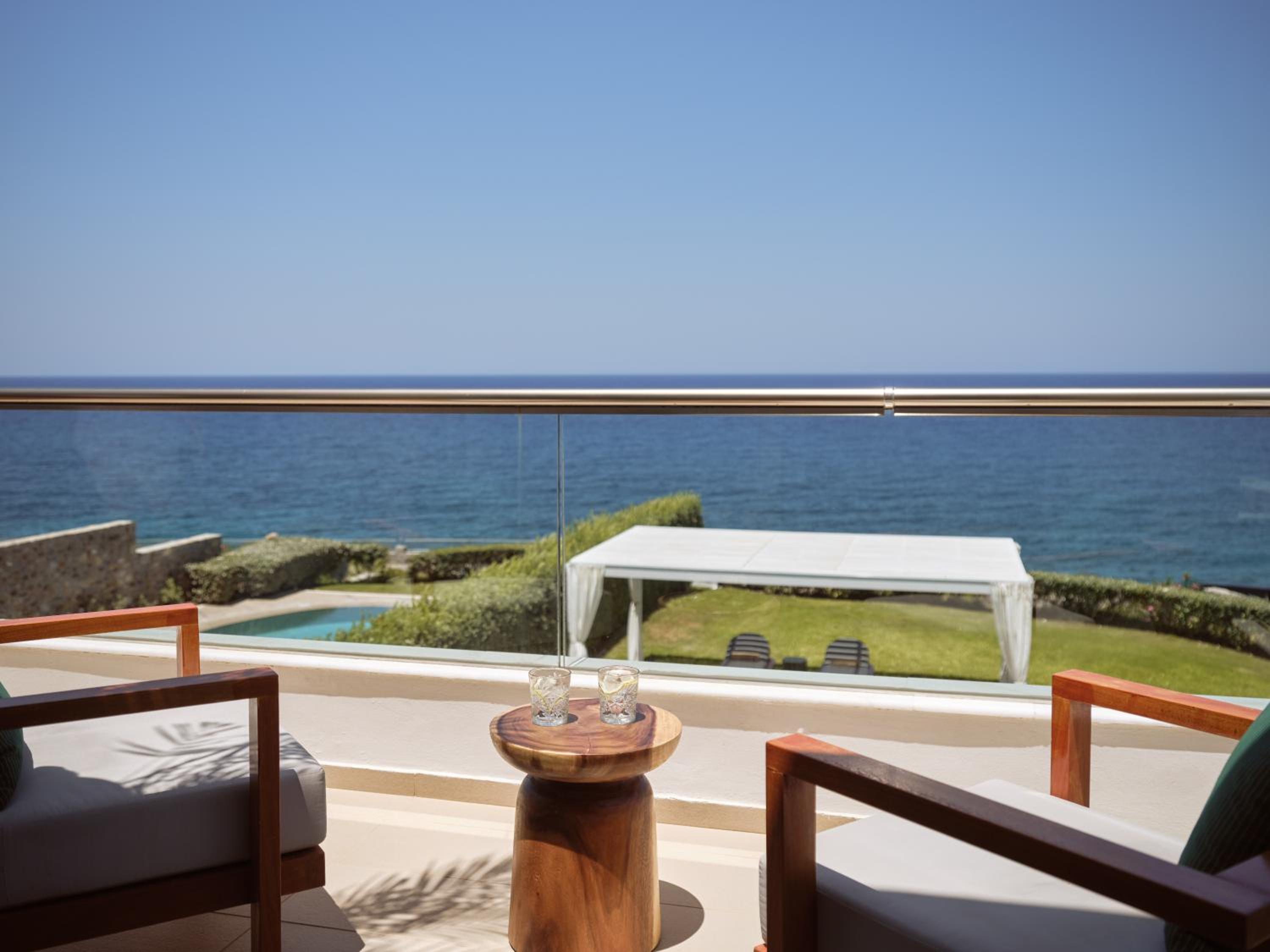Presidential Suite Sea Front with Private Pool thumbnail 5