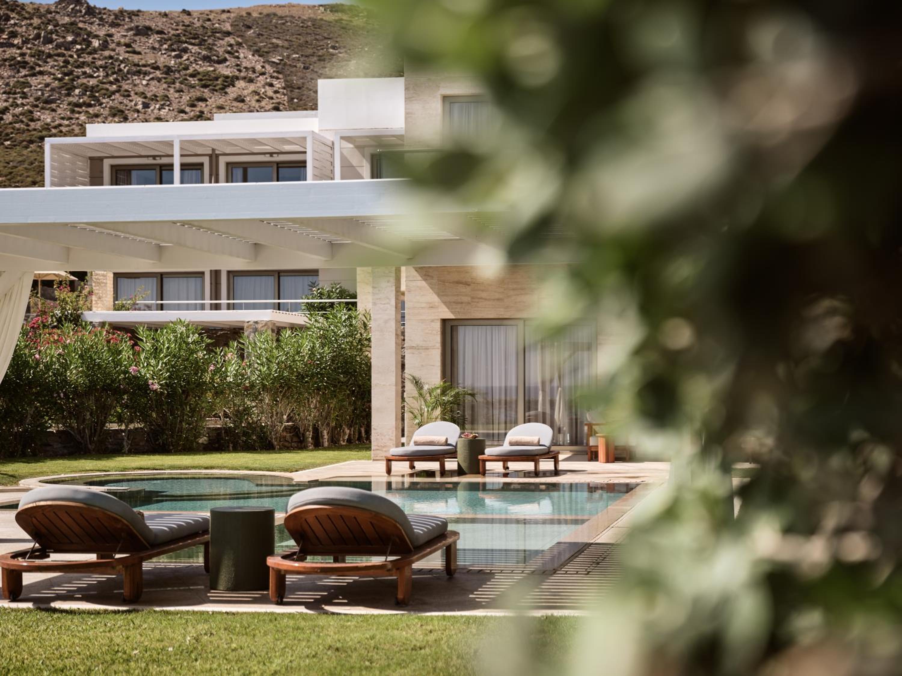 Presidential Suite Sea Front with Private Pool thumbnail 6