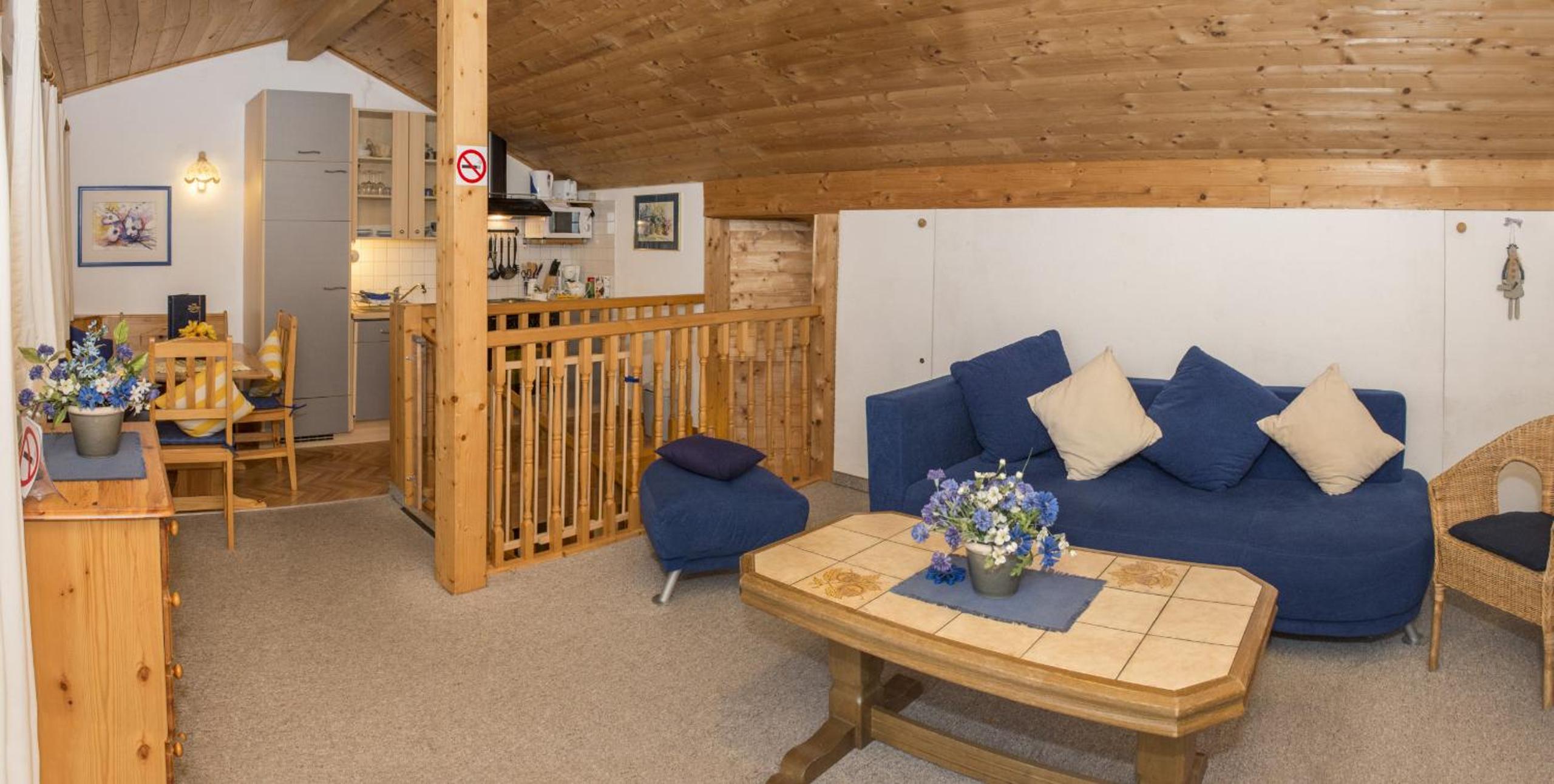One-Bedroom Apartment with Balcony and Mountain View   photo 2