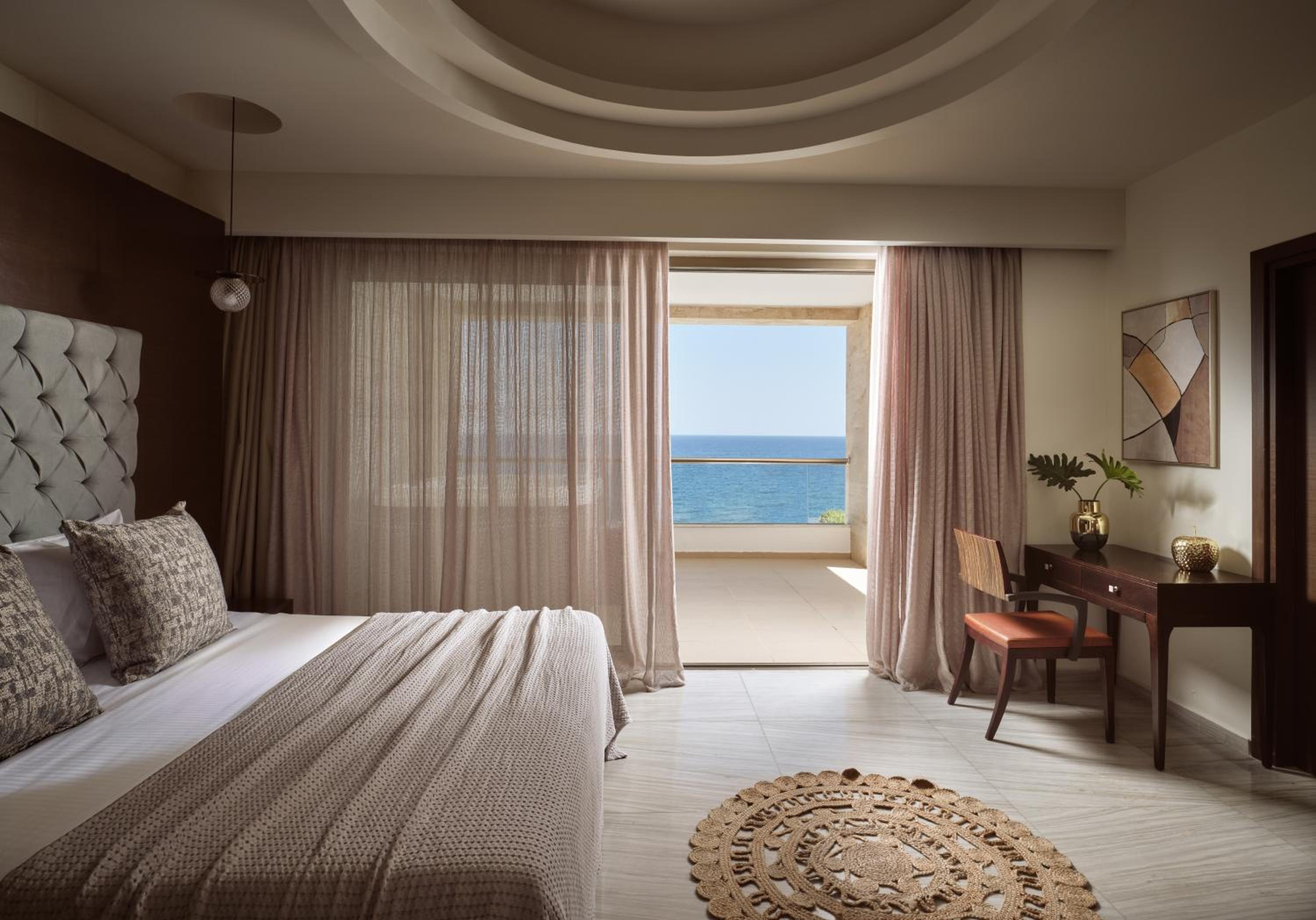 Royal Superior Suite Sea Front with Jacuzzi