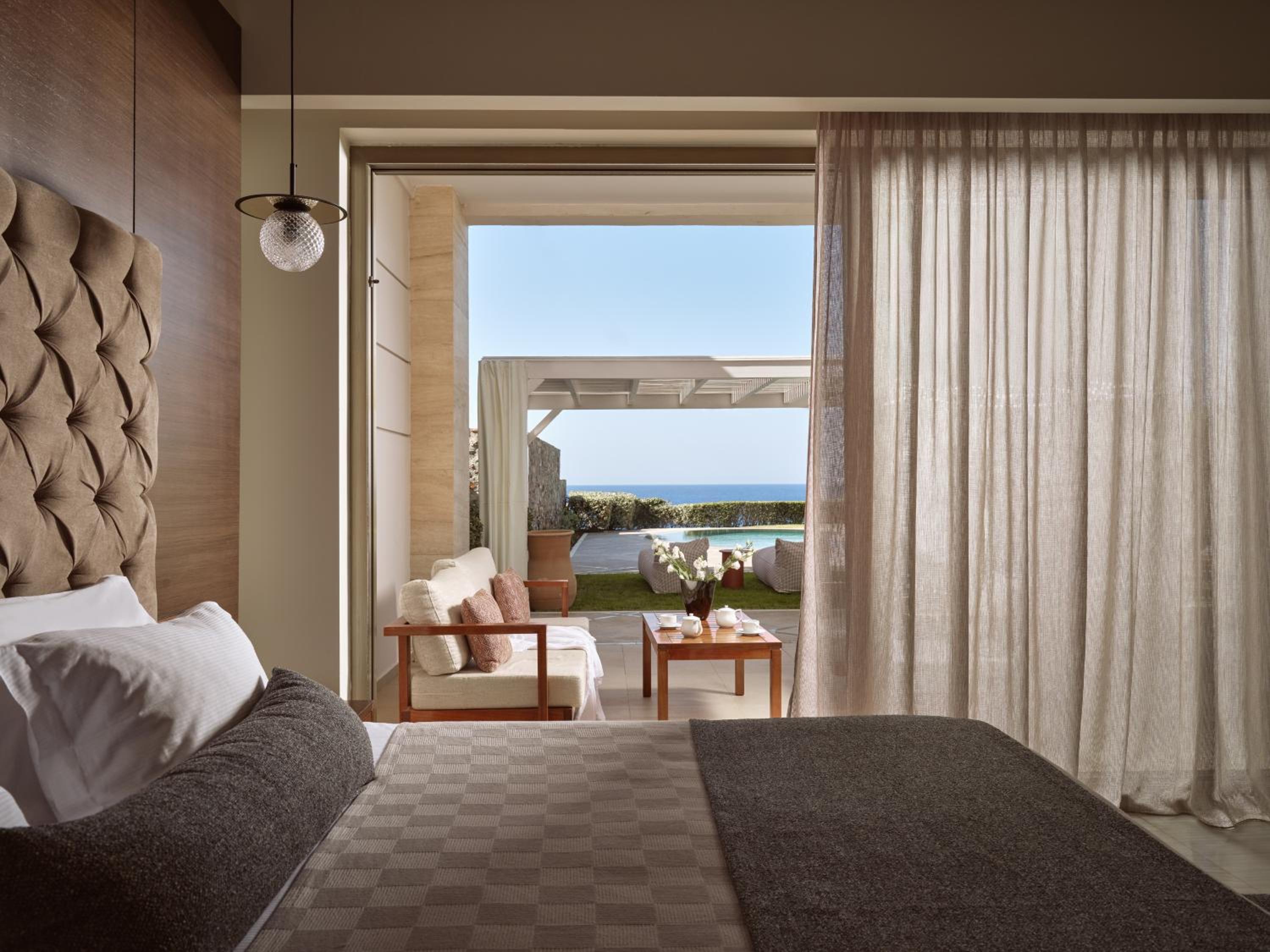 Royal Luxury Suite Sea Front with Private Pool thumbnail 6
