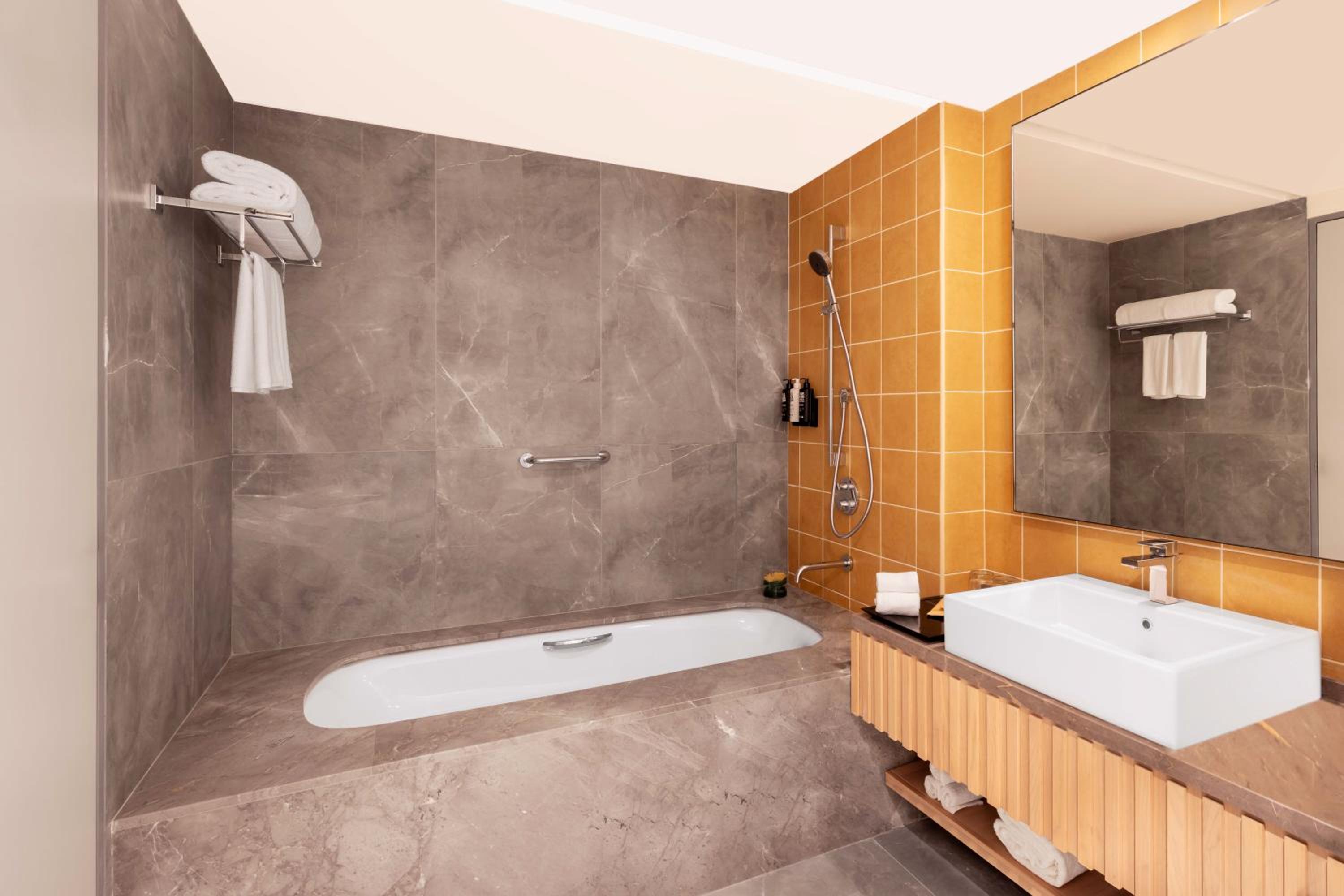 Superior Queen Suite with Balcony  with 10% discount on SPA,Happy Hours 1+1 on IMFL at Flamingo Bar, Early checkin & Late Checkout (Subject to Availability) - Photo 8