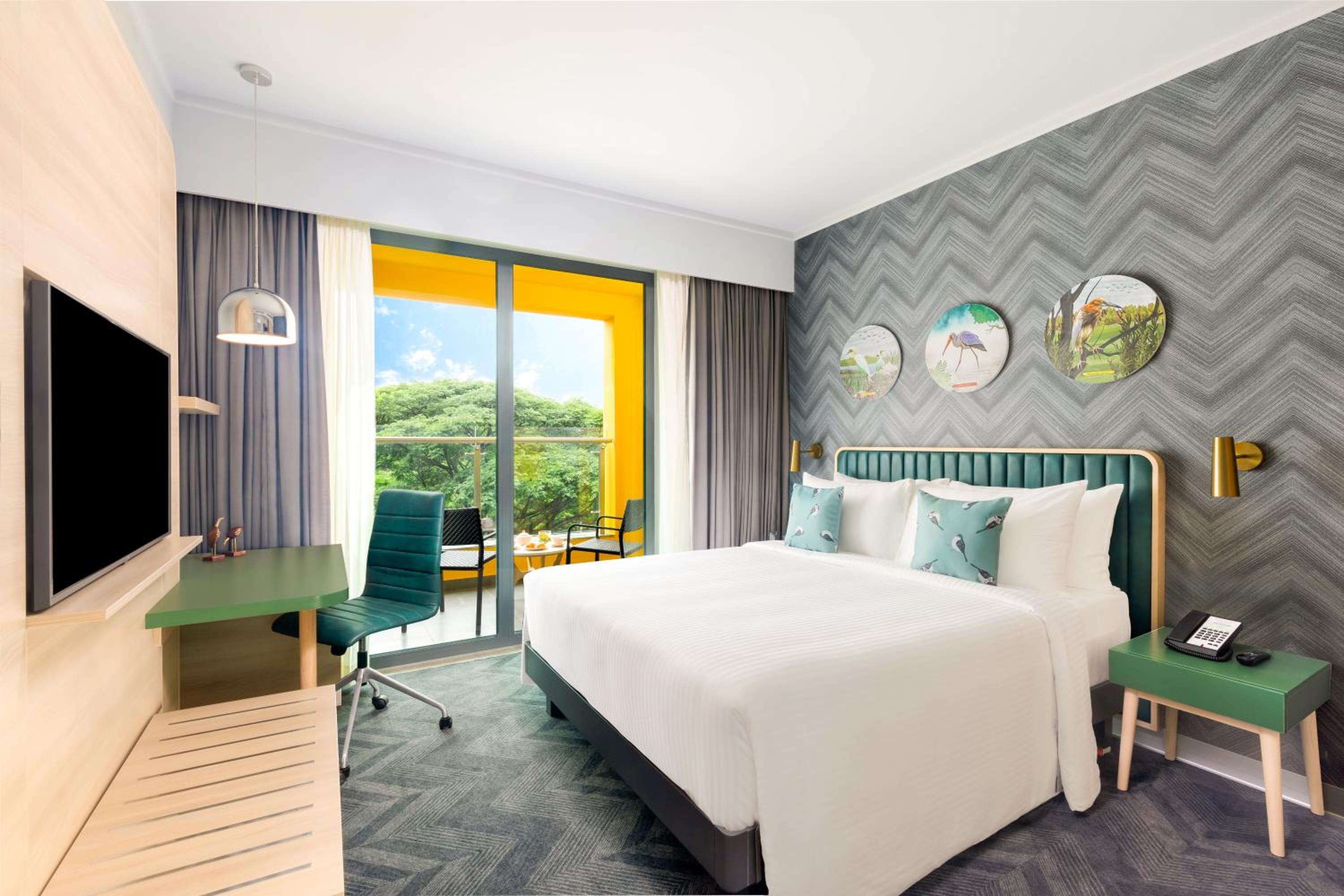 Superior Queen Suite with Balcony  with 10% discount on SPA,Happy Hours 1+1 on IMFL at Flamingo Bar, Early checkin & Late Checkout (Subject to Availability) - Photo 7