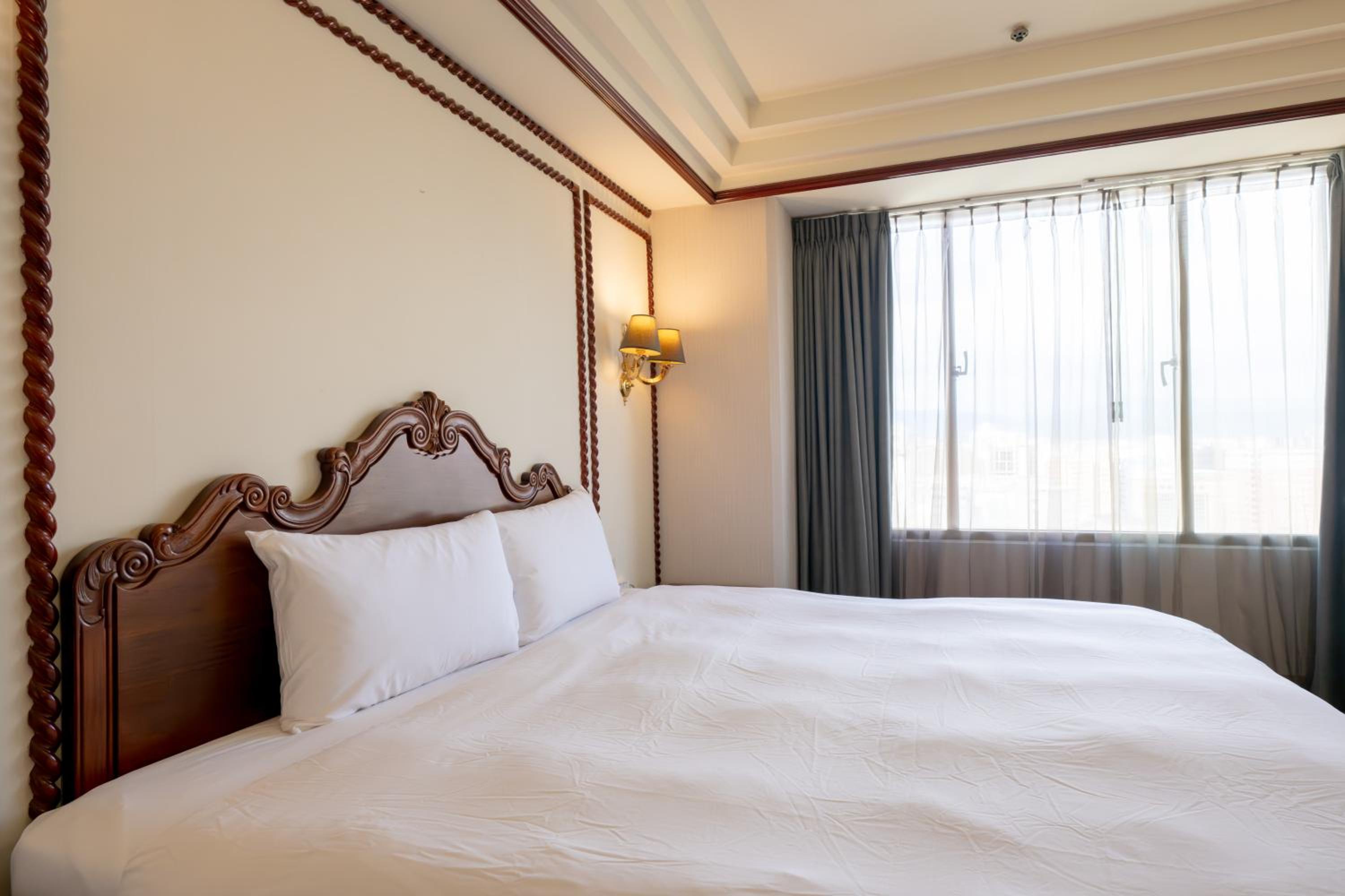 Executive Suite - Photo 3
