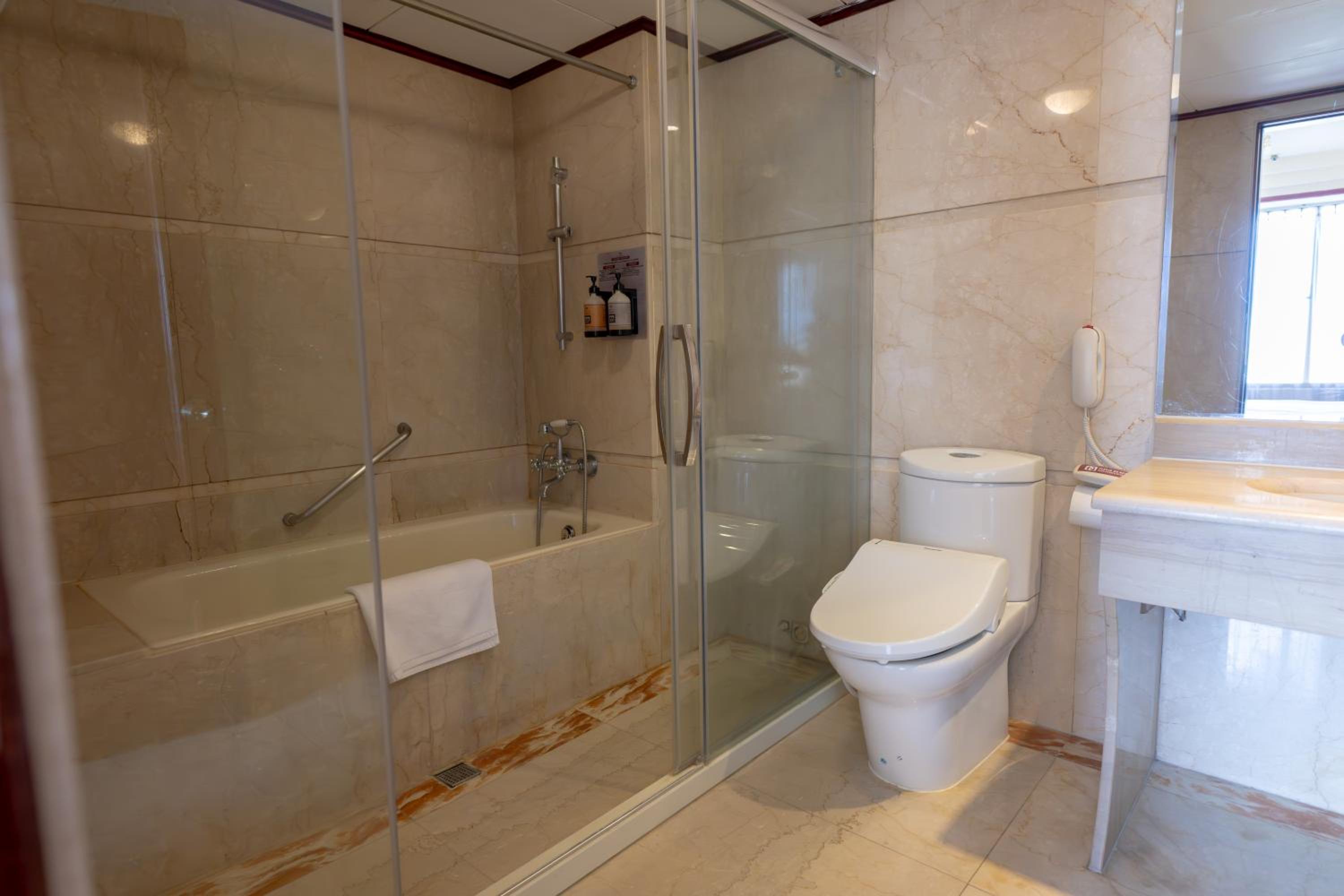 Executive Suite - Photo 8