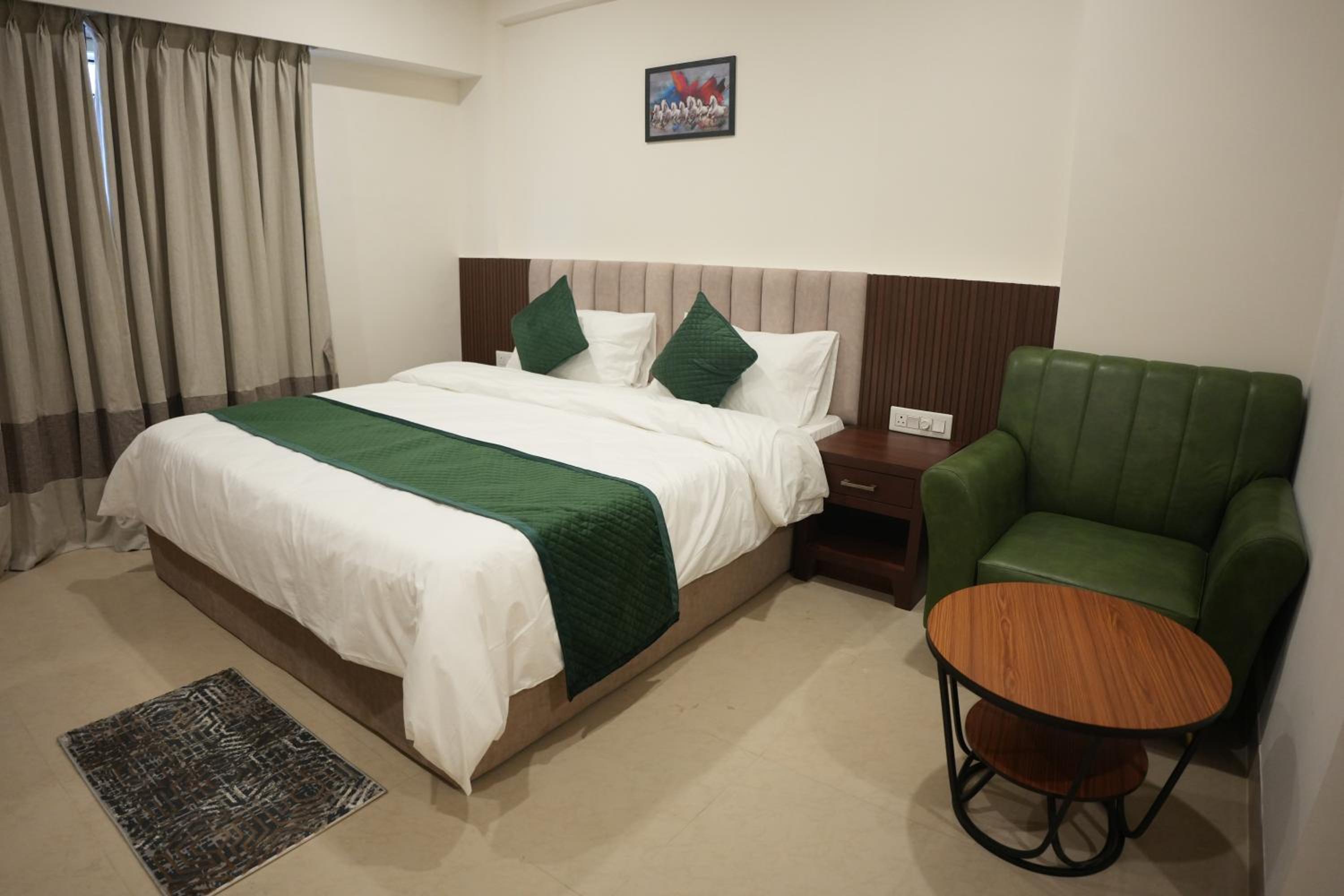 Deluxe Suite - Photo 6