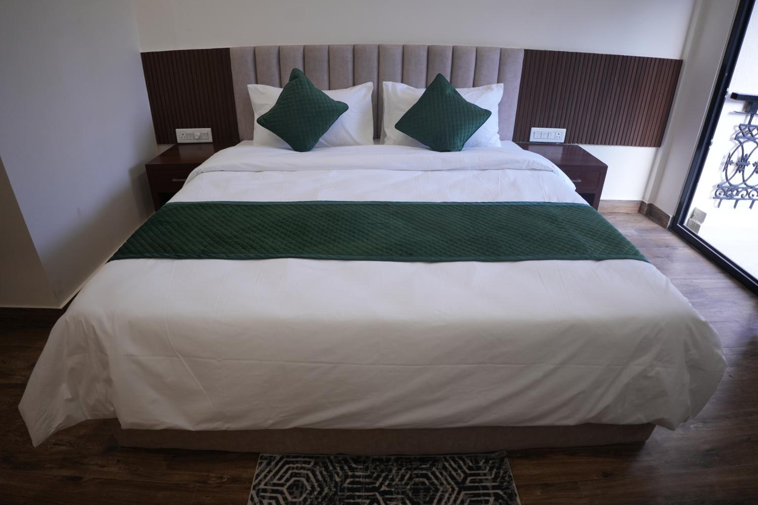 Deluxe Suite - Photo 3