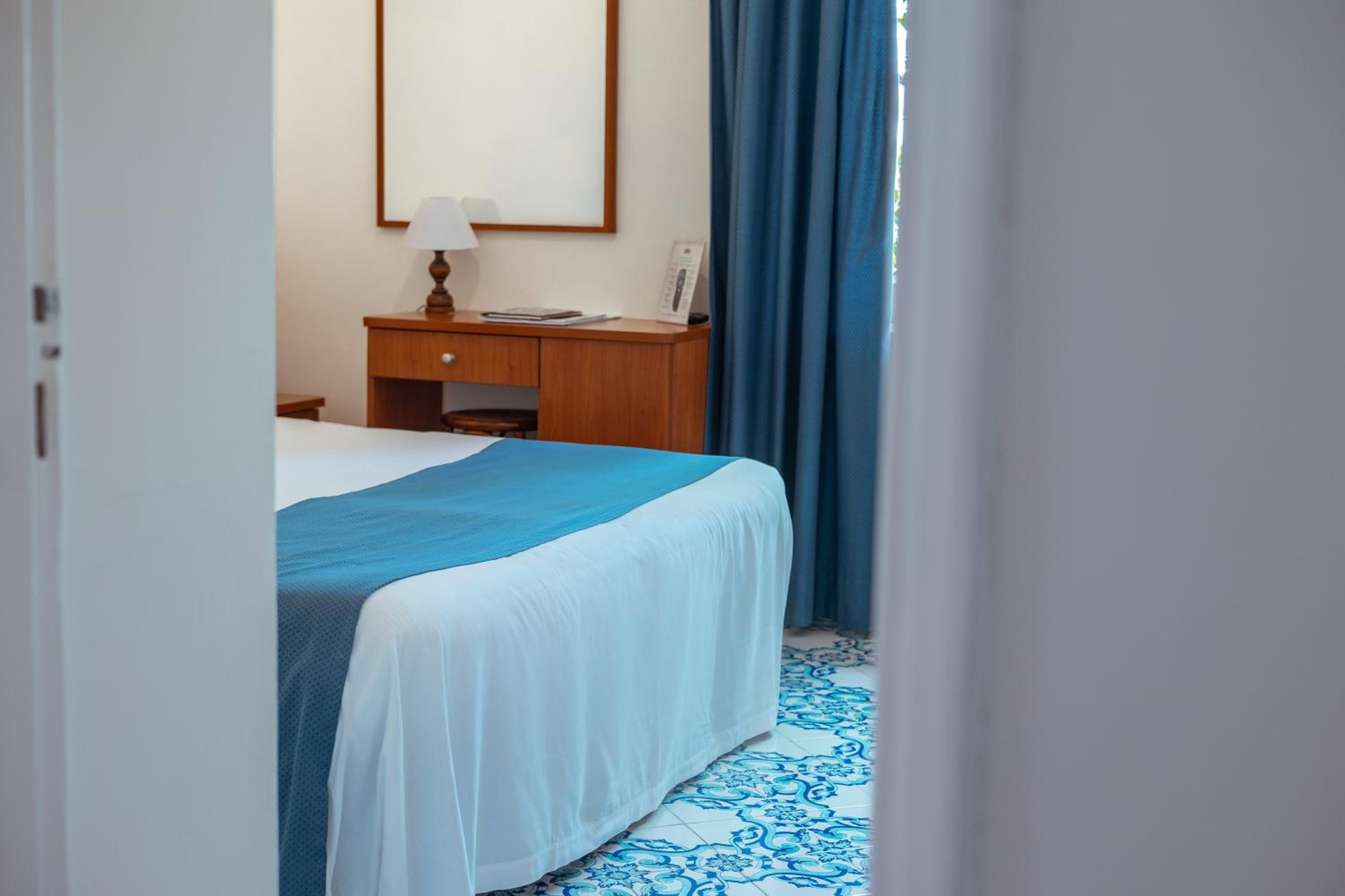 Double Room with Garden View - Photo 6