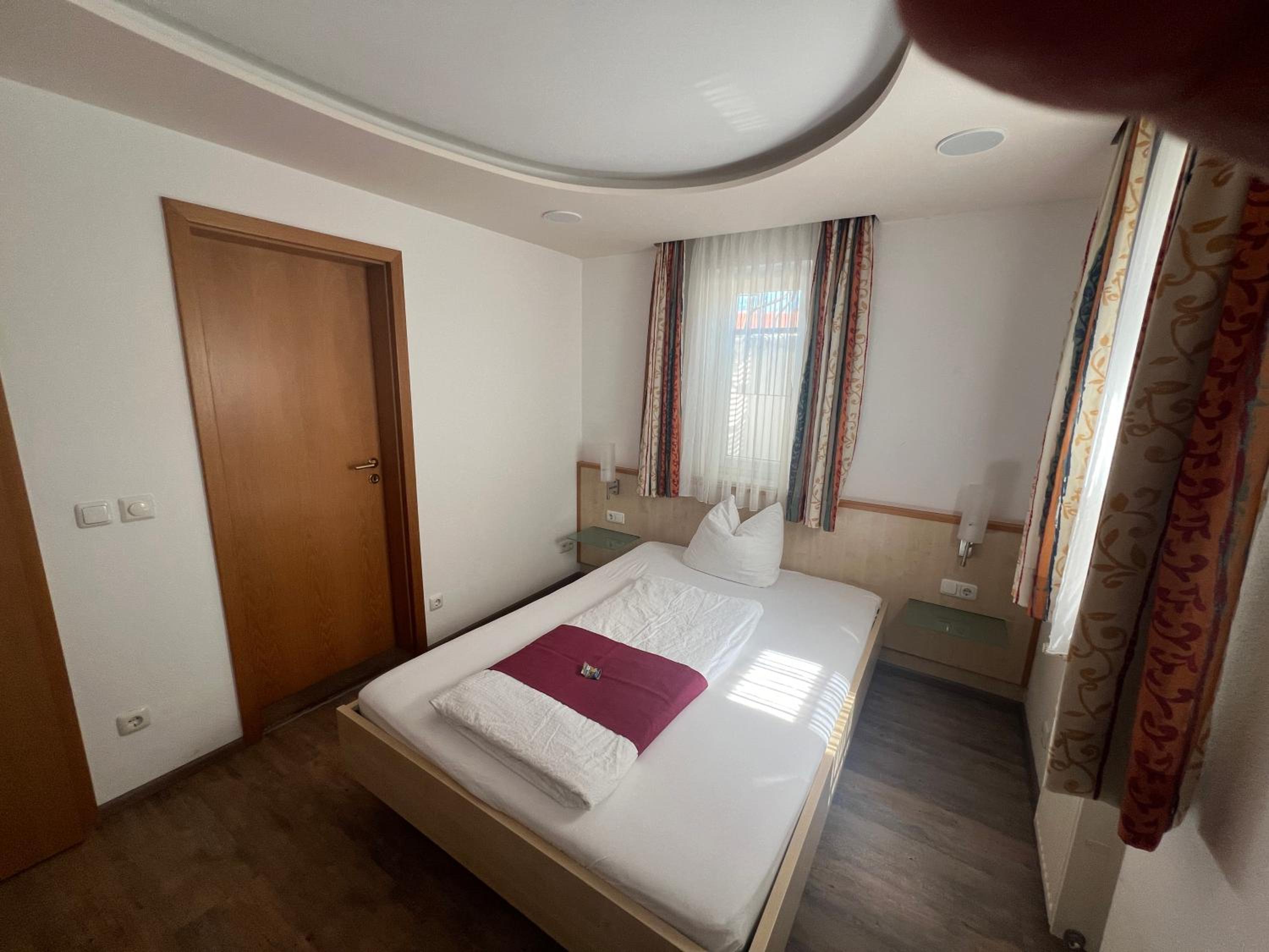 Single Room Souterrain