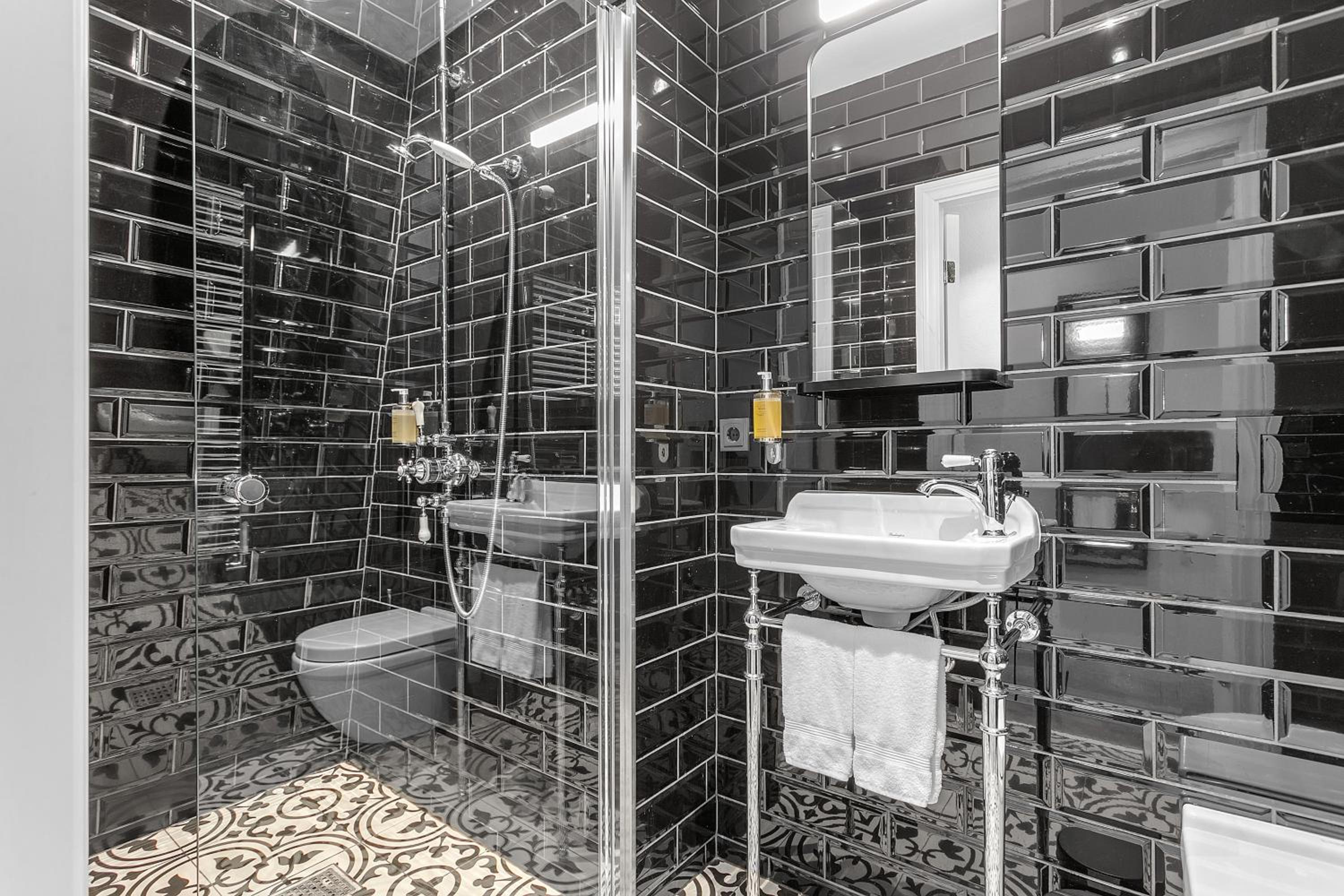 Standard Twin Room - Photo 7