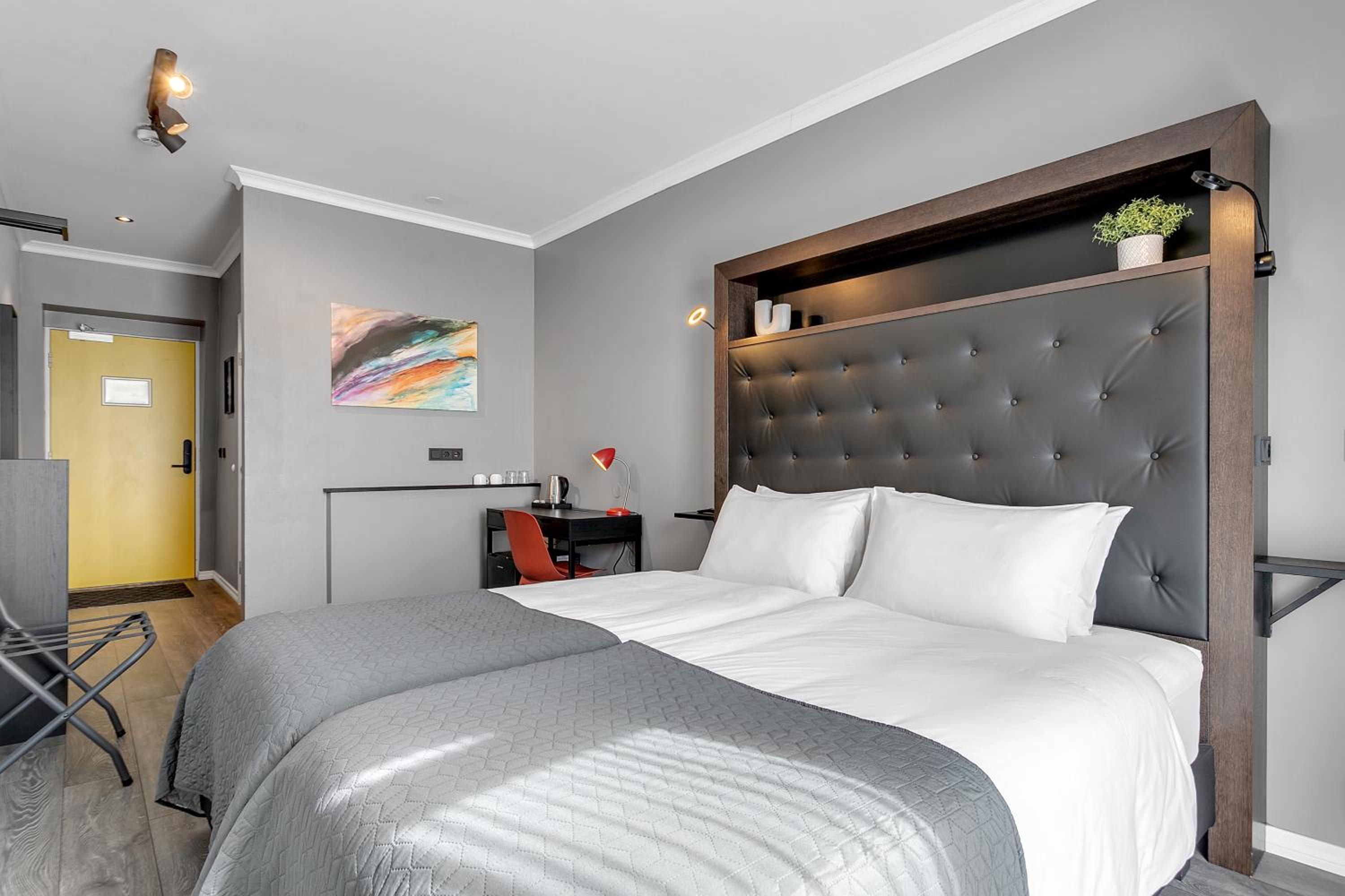Standard Twin Room - Photo 1