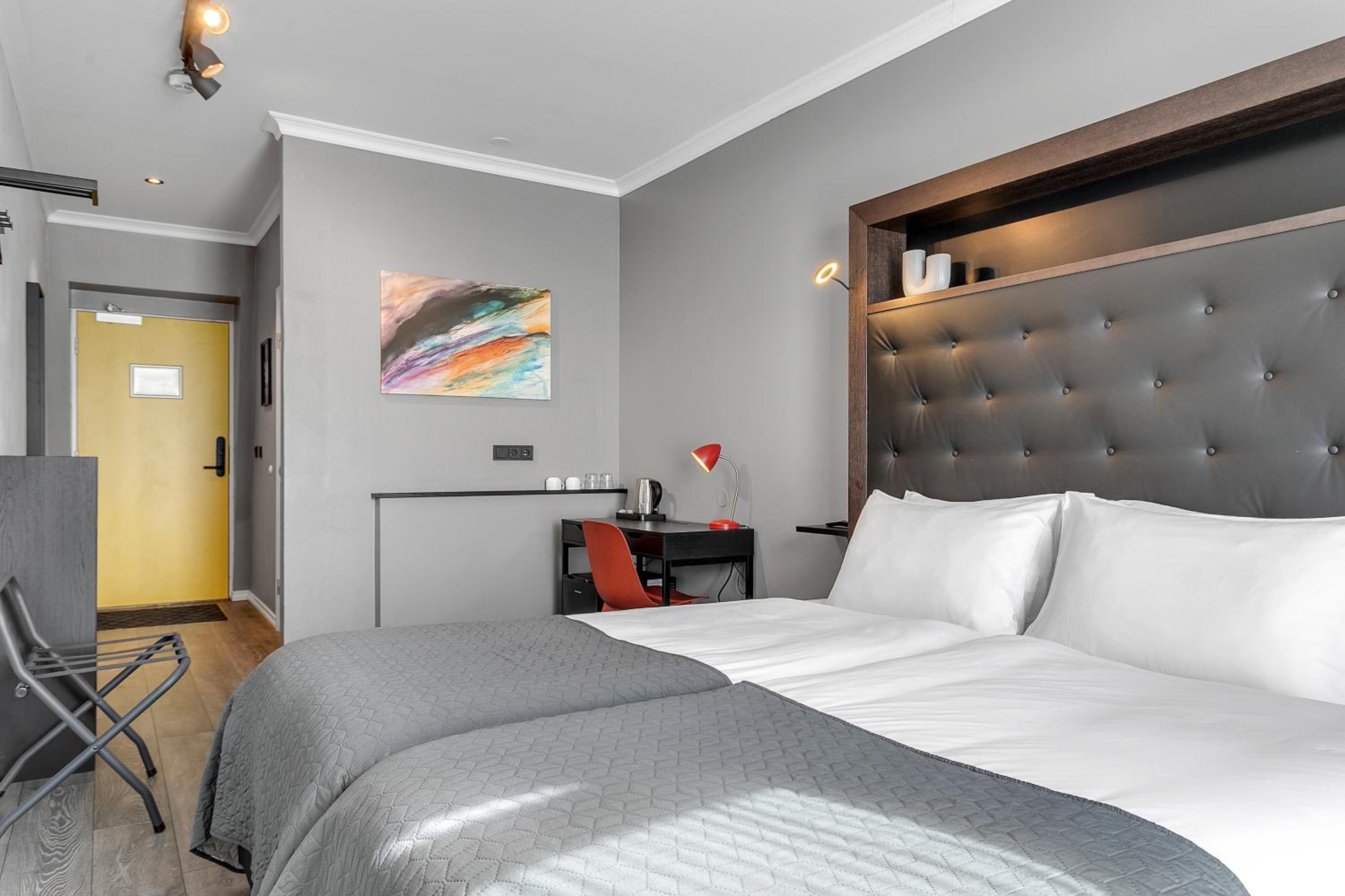 Standard Twin Room - Photo 5