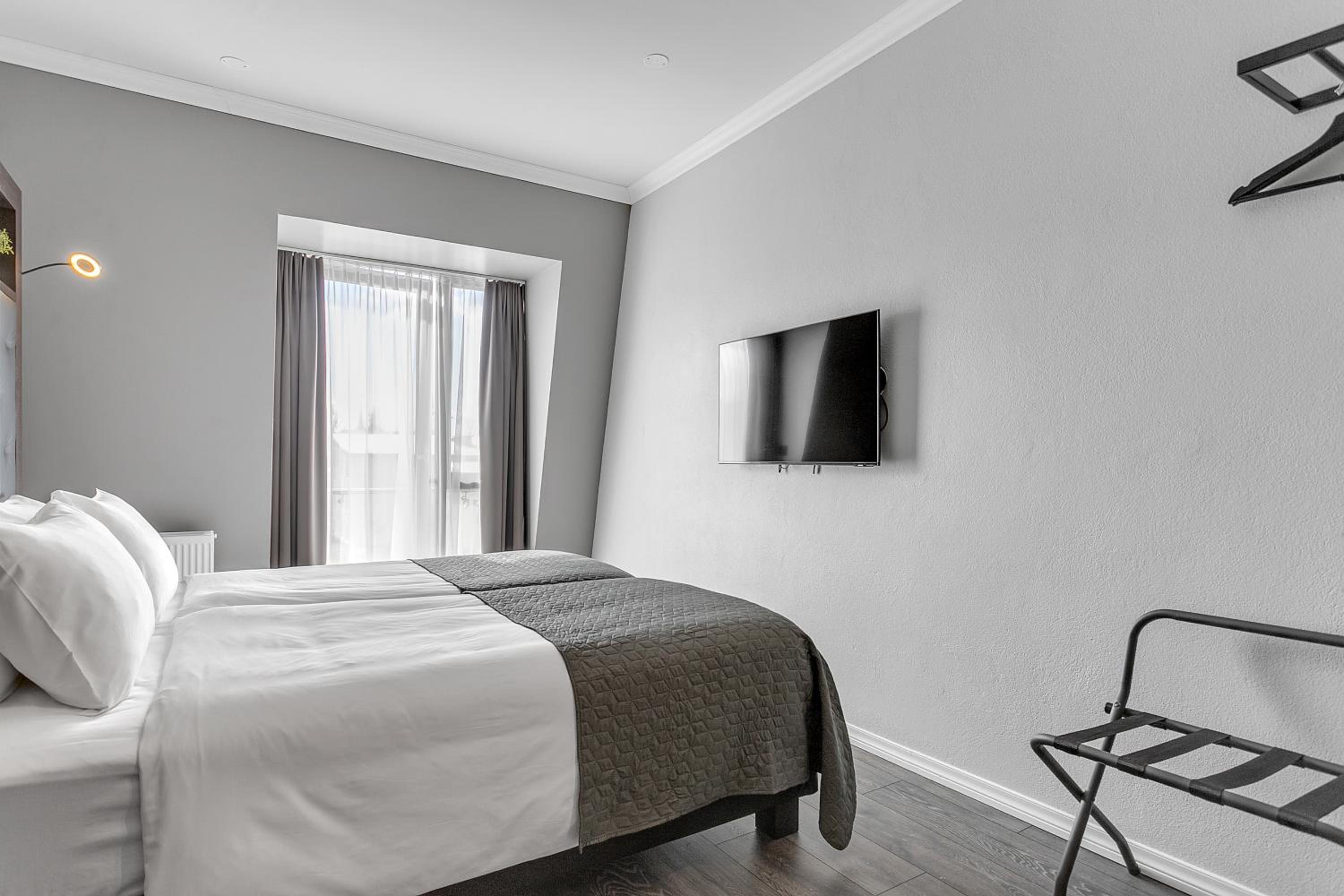 Standard Twin Room - Photo 2