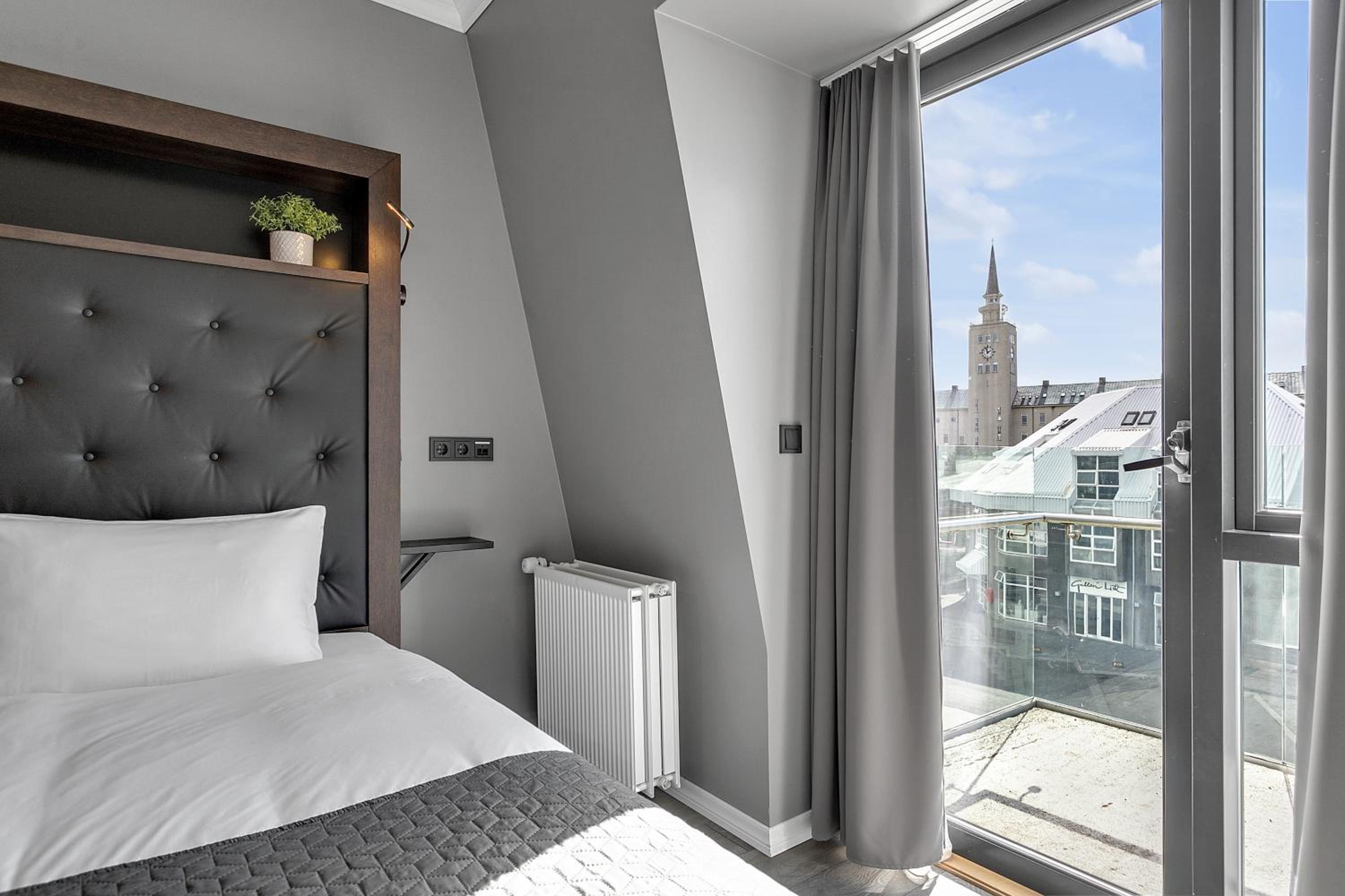 Standard Twin Room - Photo 9