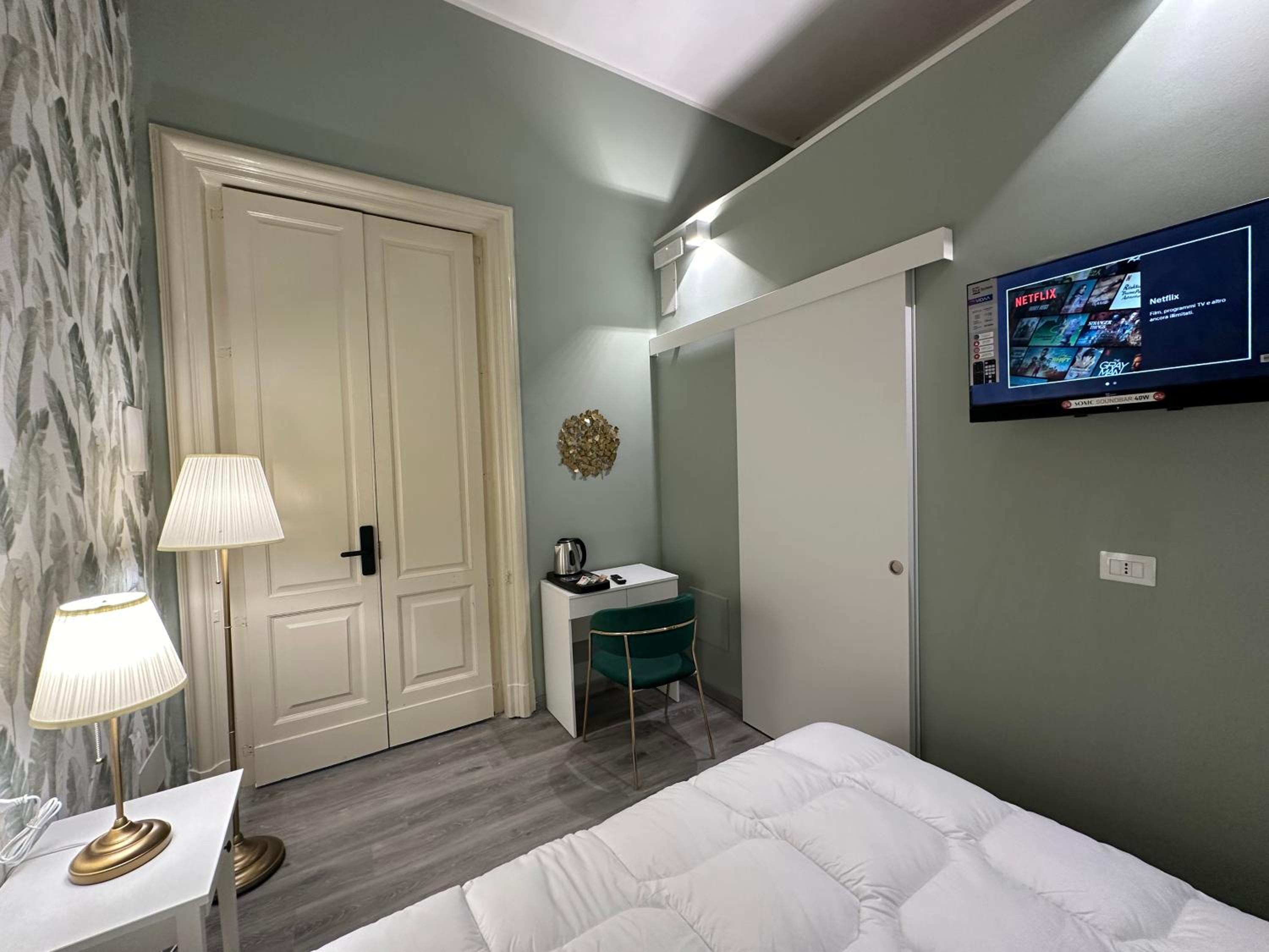 Economy Double Room photo 2