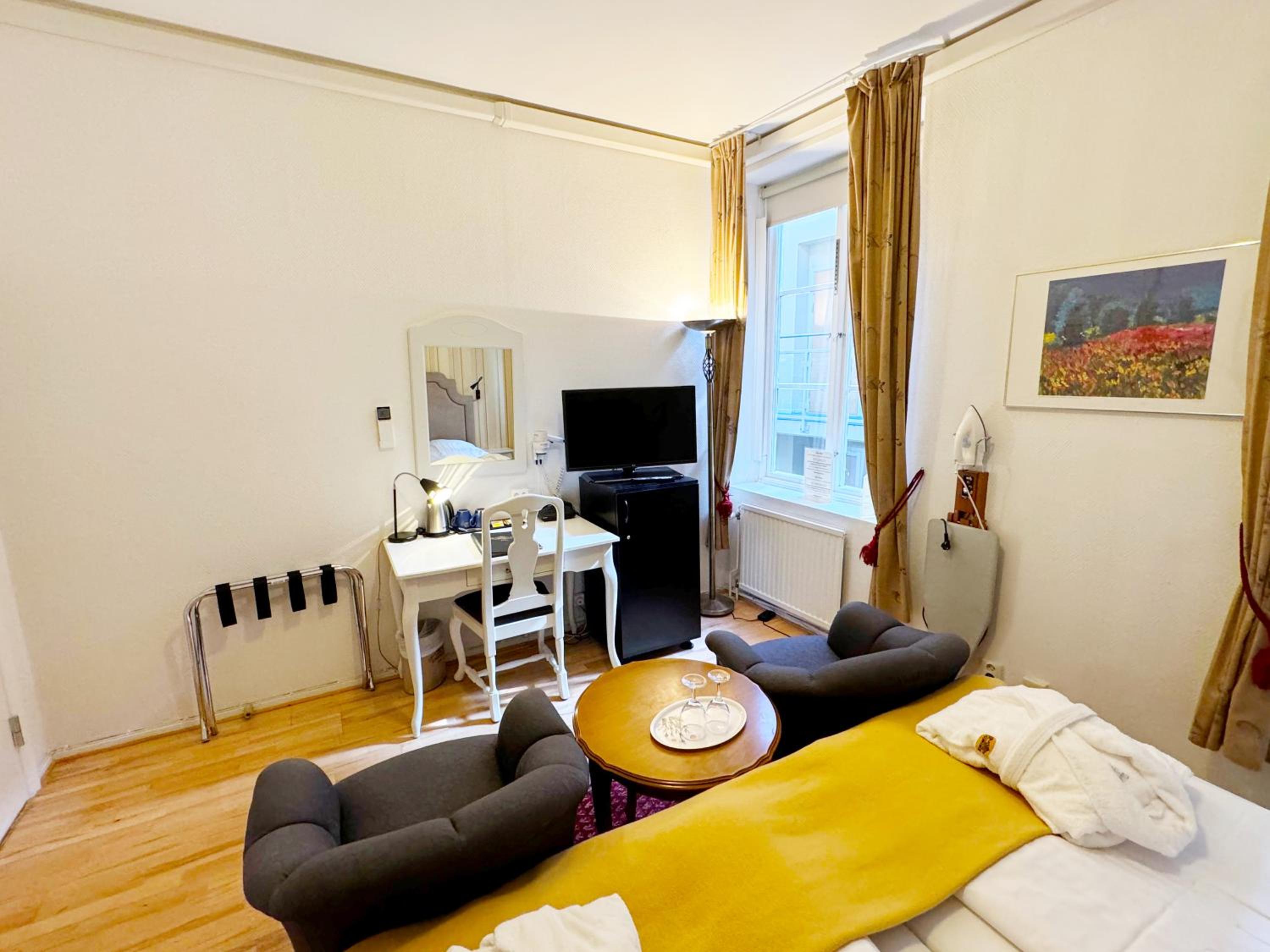 Economy Double or Twin Room - Photo 7