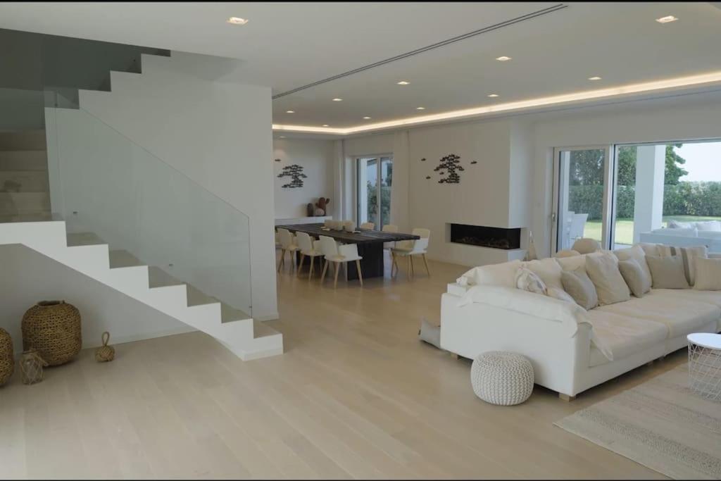 Villa photo 1