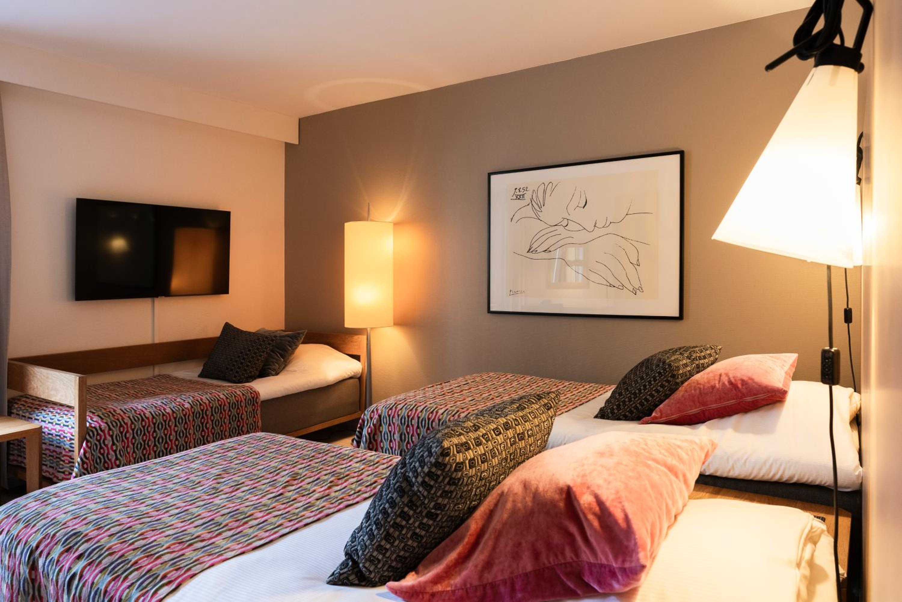 3 people Room