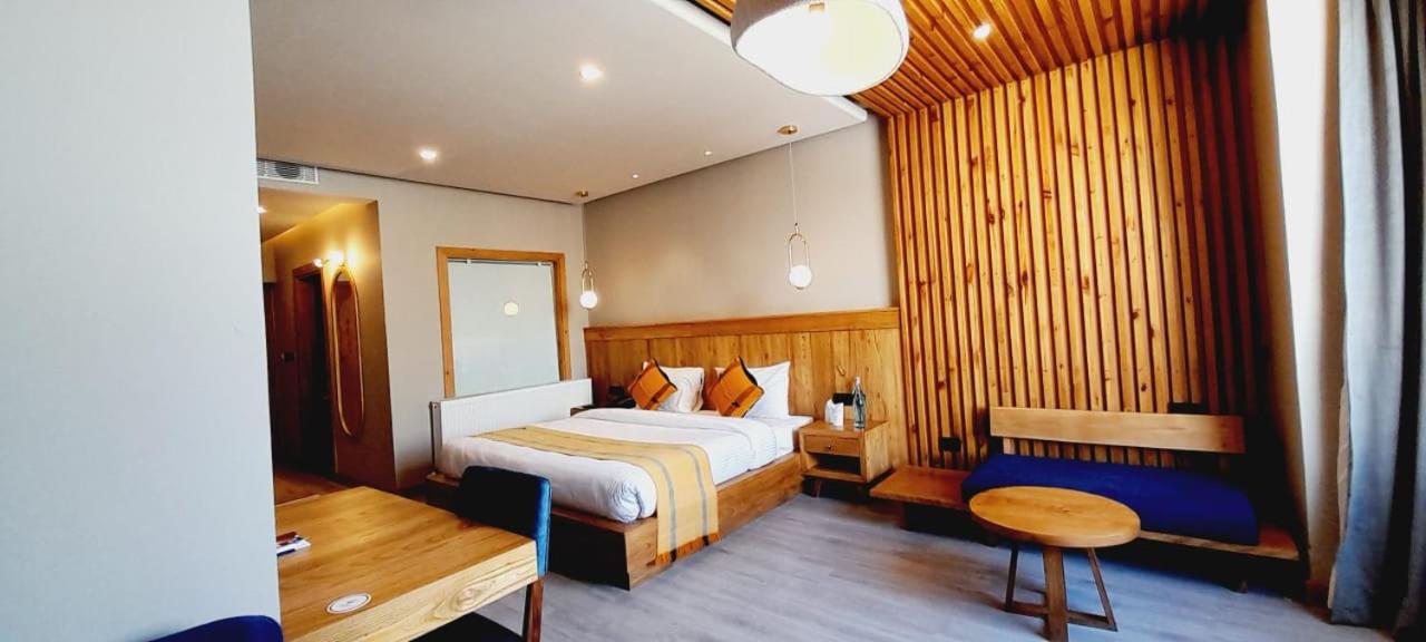 Superior King Room - Photo 9