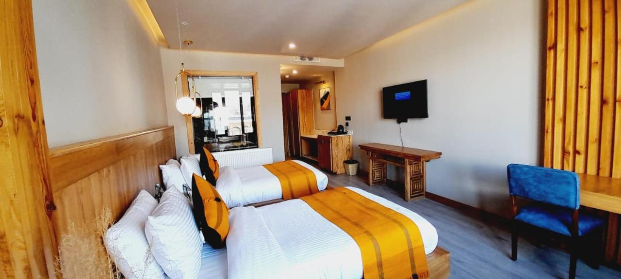 Deluxe Twin Room - Photo 12