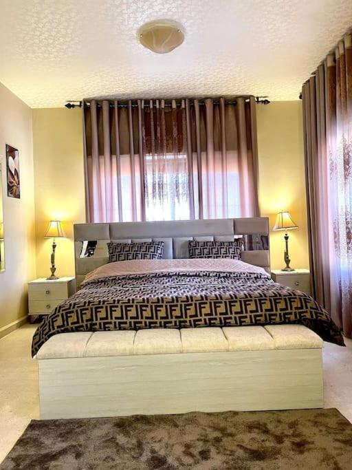 Three-Bedroom Premium Apartment with Balcony photo 1